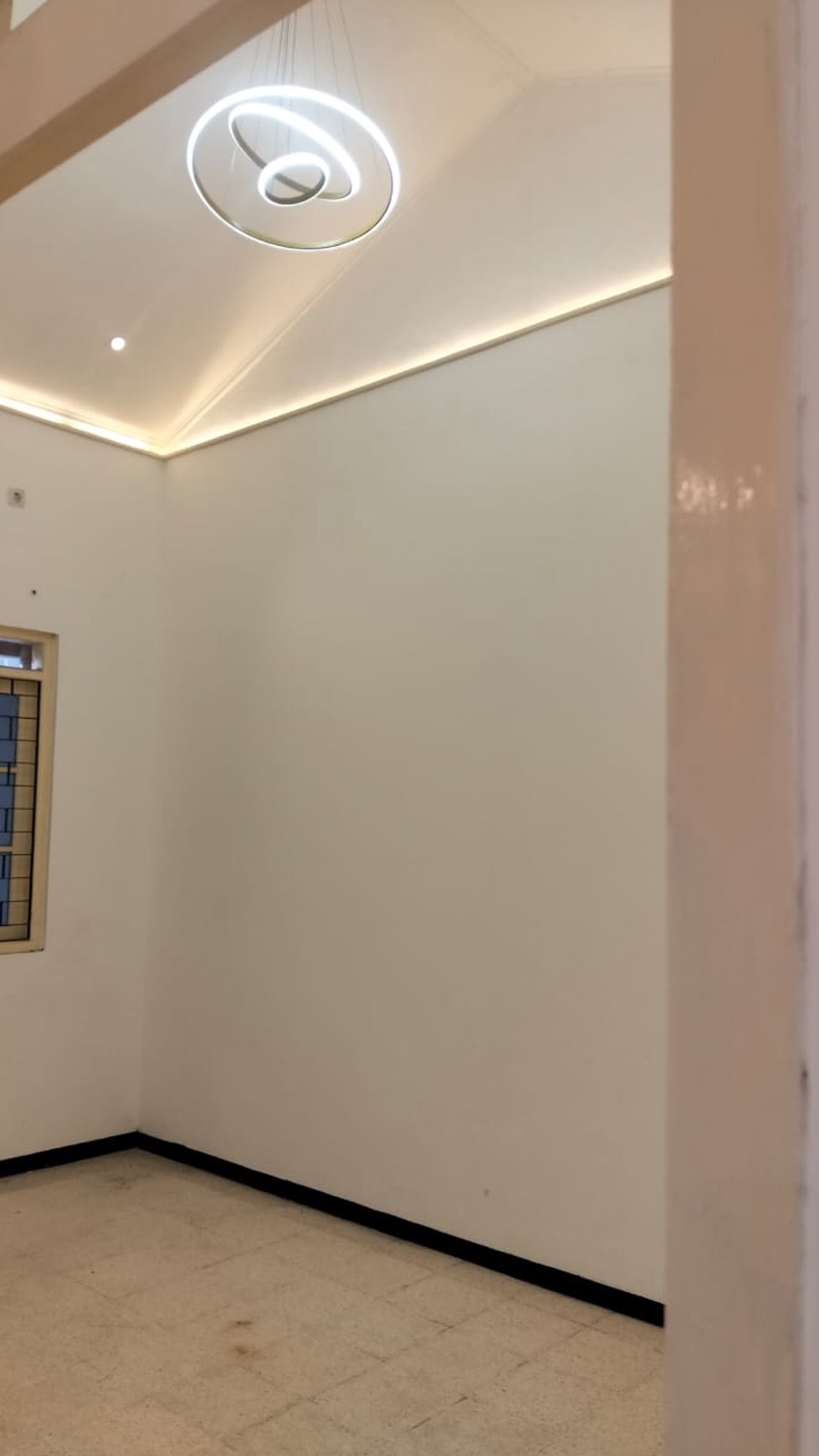 Disewakan Rumah Usaha cocok untuk Resto | Cafe | 150jt nego |Taman Asri, Waru, Sidoarjo