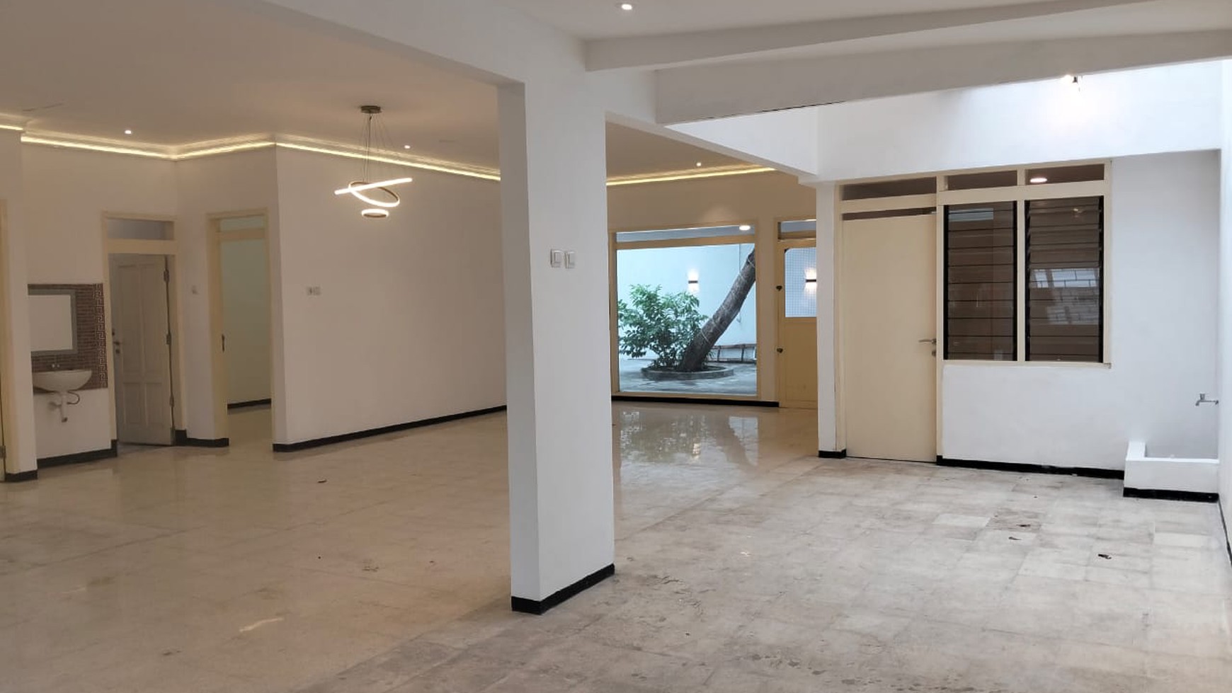 Disewakan Rumah Usaha cocok untuk Resto | Cafe | 150jt nego |Taman Asri, Waru, Sidoarjo