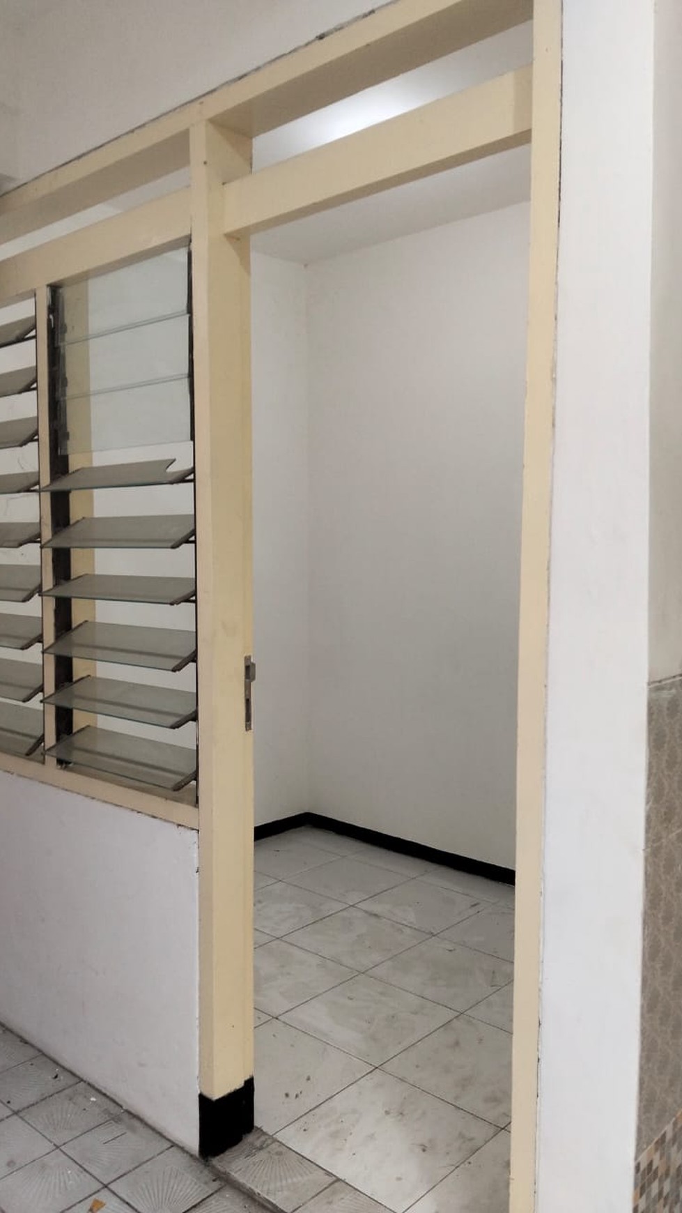 Disewakan Rumah Usaha cocok untuk Resto | Cafe | 150jt nego |Taman Asri, Waru, Sidoarjo