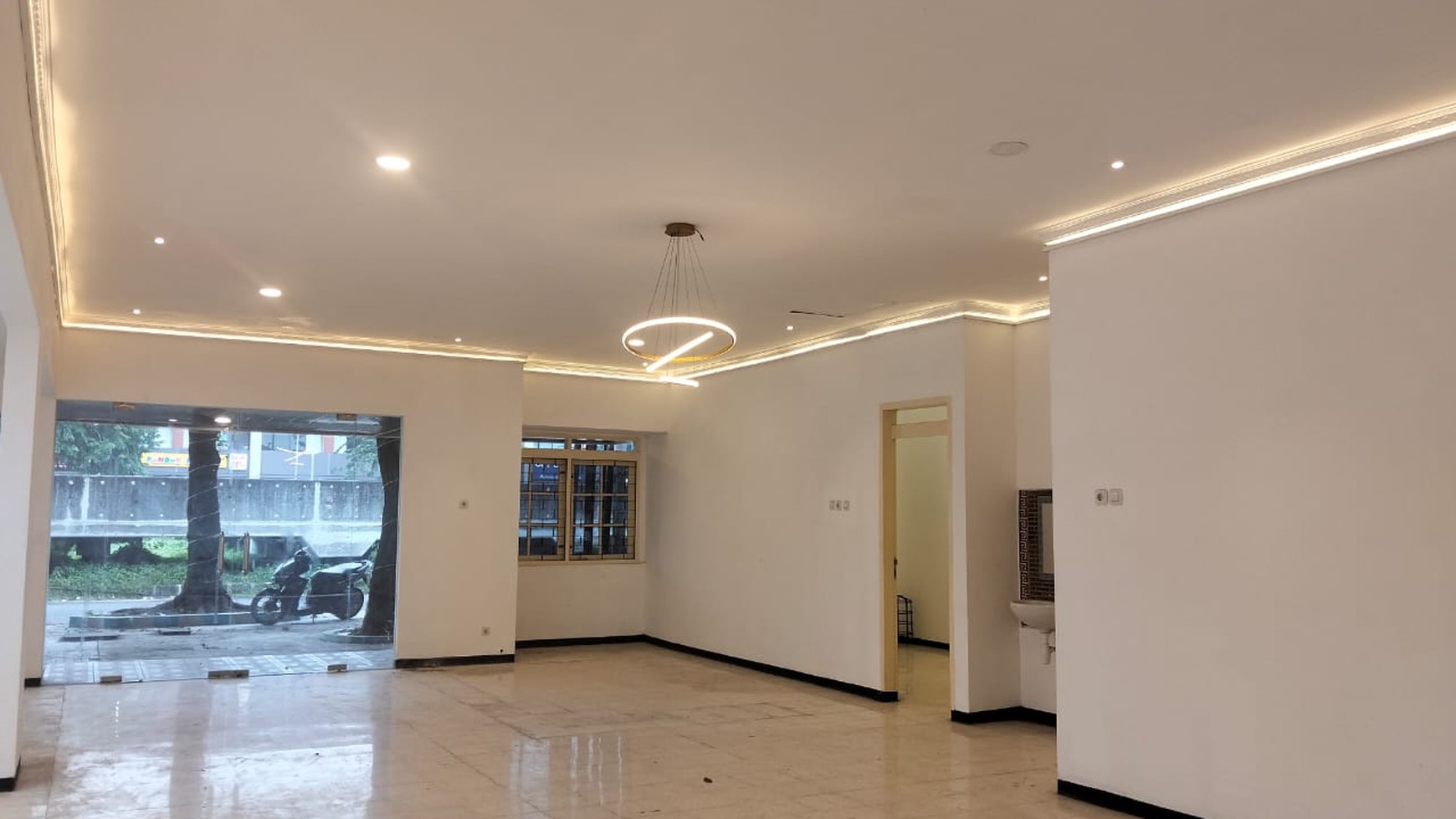 Disewakan Rumah Usaha cocok untuk Resto | Cafe | 150jt nego |Taman Asri, Waru, Sidoarjo