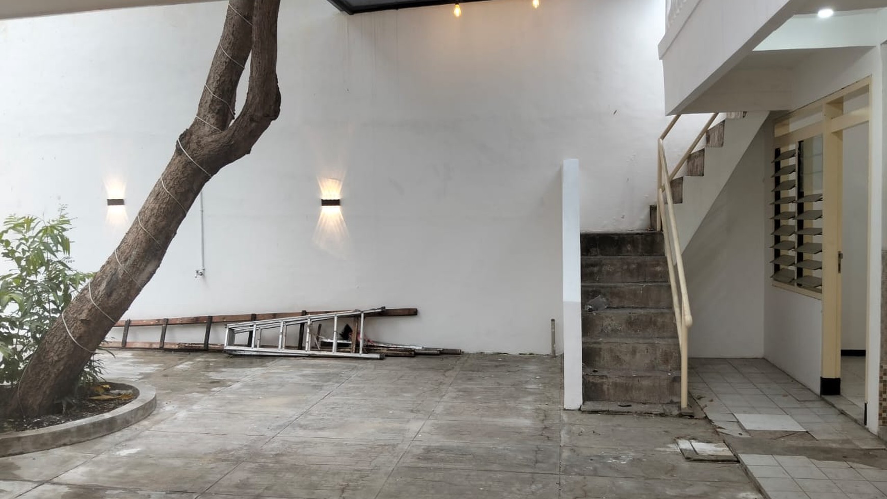 Disewakan Rumah Usaha cocok untuk Resto | Cafe | 150jt nego |Taman Asri, Waru, Sidoarjo