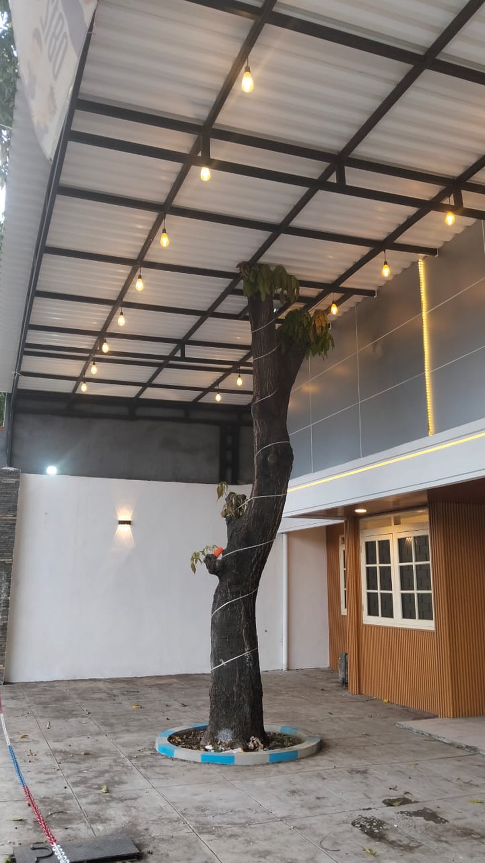 Disewakan Rumah Usaha cocok untuk Resto | Cafe | 150jt nego |Taman Asri, Waru, Sidoarjo