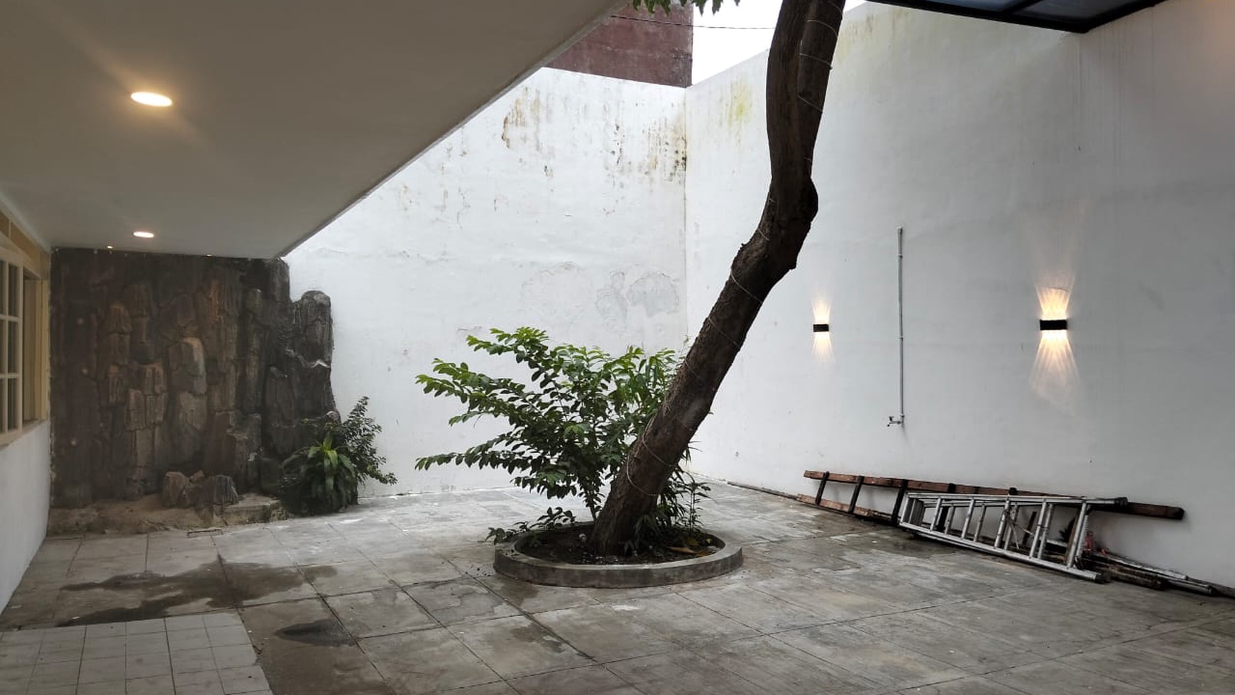 Disewakan Rumah Usaha cocok untuk Resto | Cafe | 150jt nego |Taman Asri, Waru, Sidoarjo