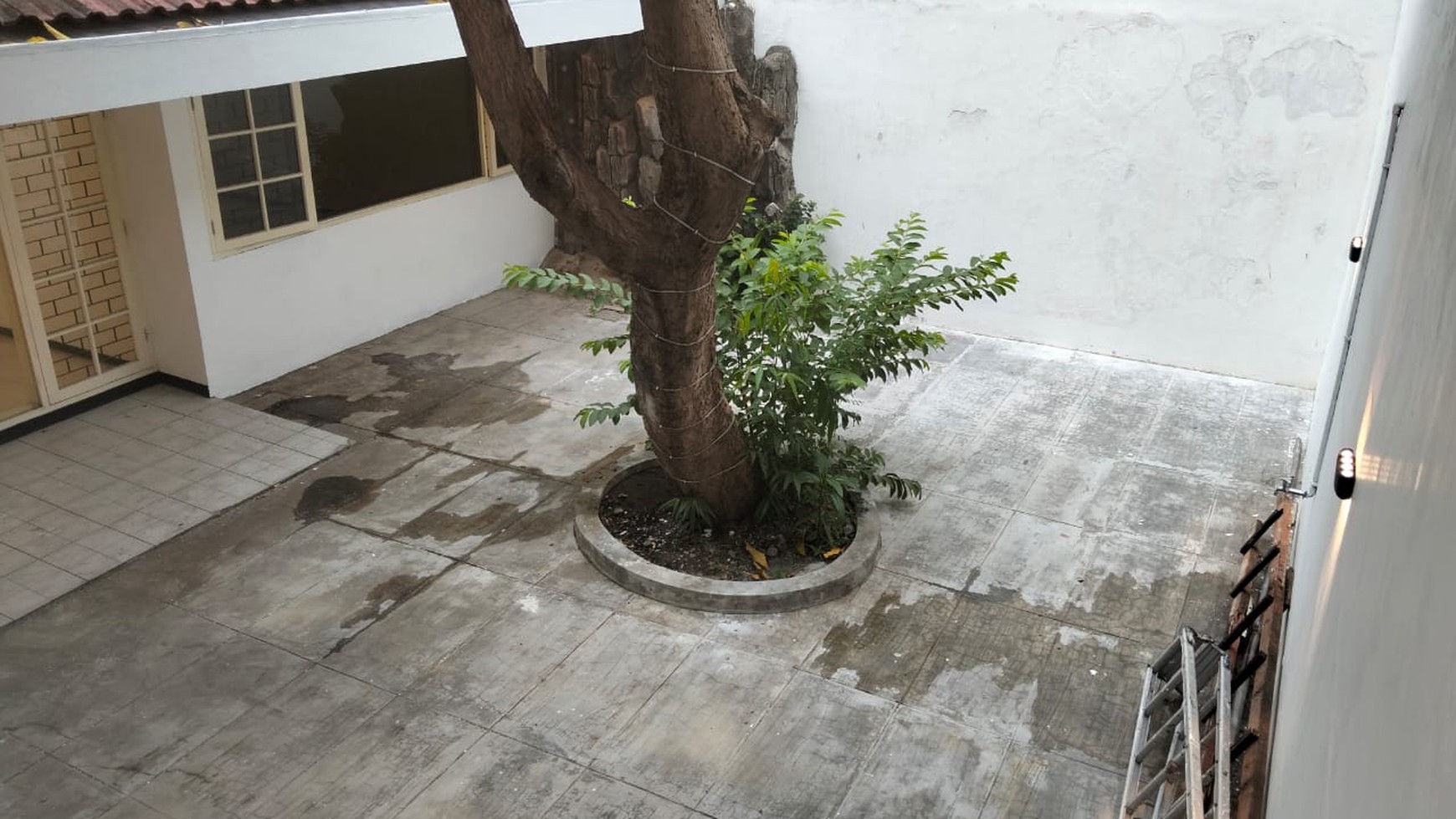 Disewakan Rumah Usaha cocok untuk Resto | Cafe | 150jt nego |Taman Asri, Waru, Sidoarjo