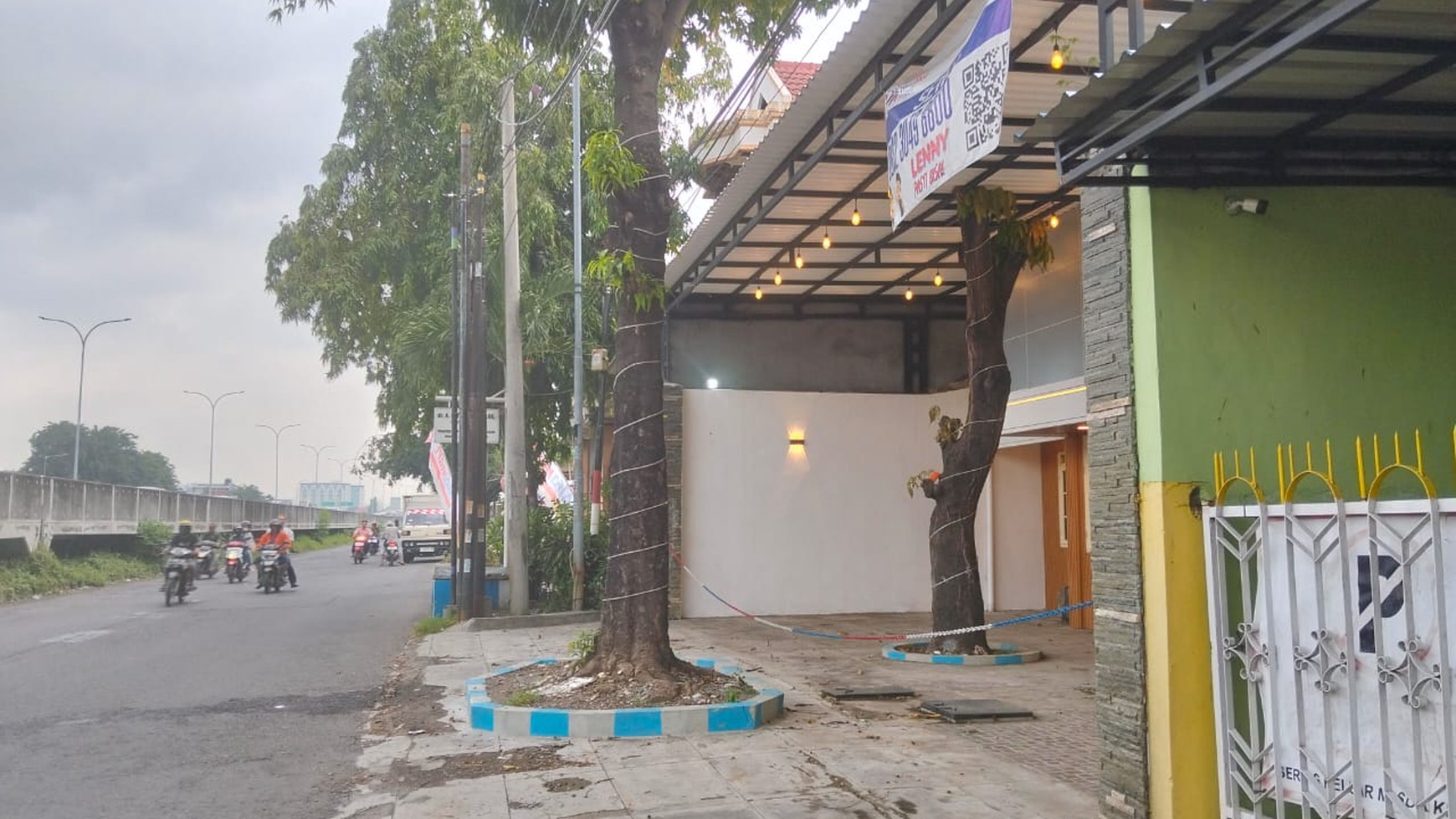 Disewakan Rumah Usaha cocok untuk Resto | Cafe | 150jt nego |Taman Asri, Waru, Sidoarjo