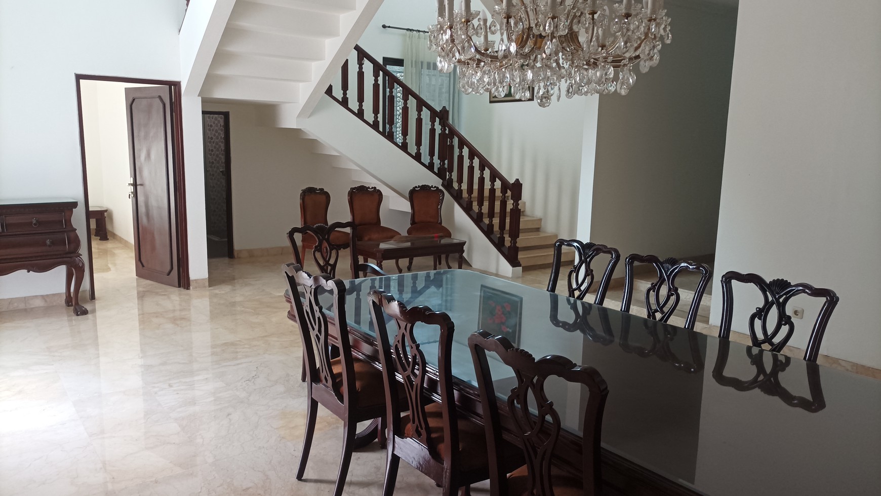 Rumah asri disewakan / dijual di Kuningan, jakarta selatan
