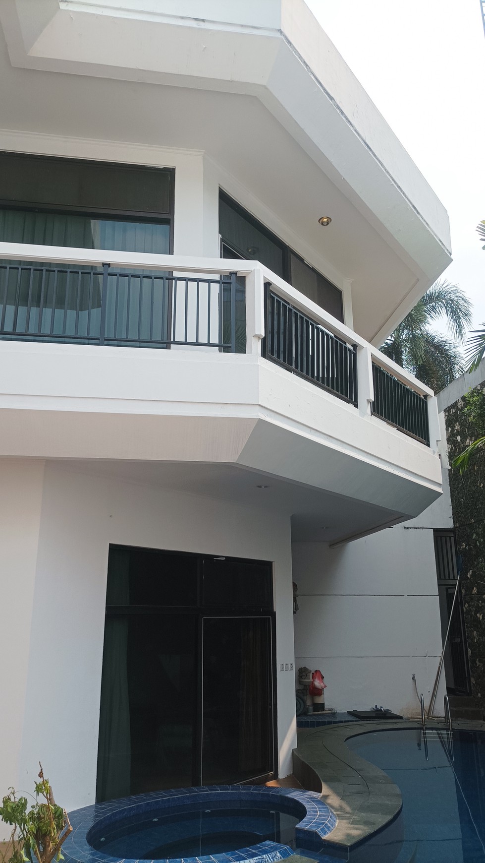Rumah asri disewakan / dijual di Kuningan, jakarta selatan