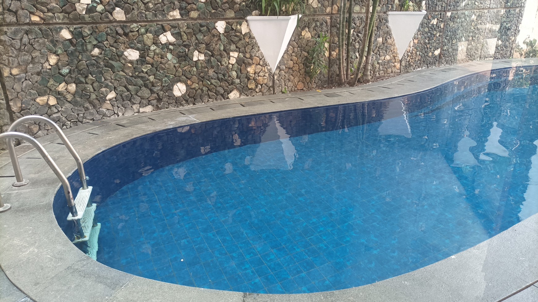Rumah asri disewakan / dijual di Kuningan, jakarta selatan