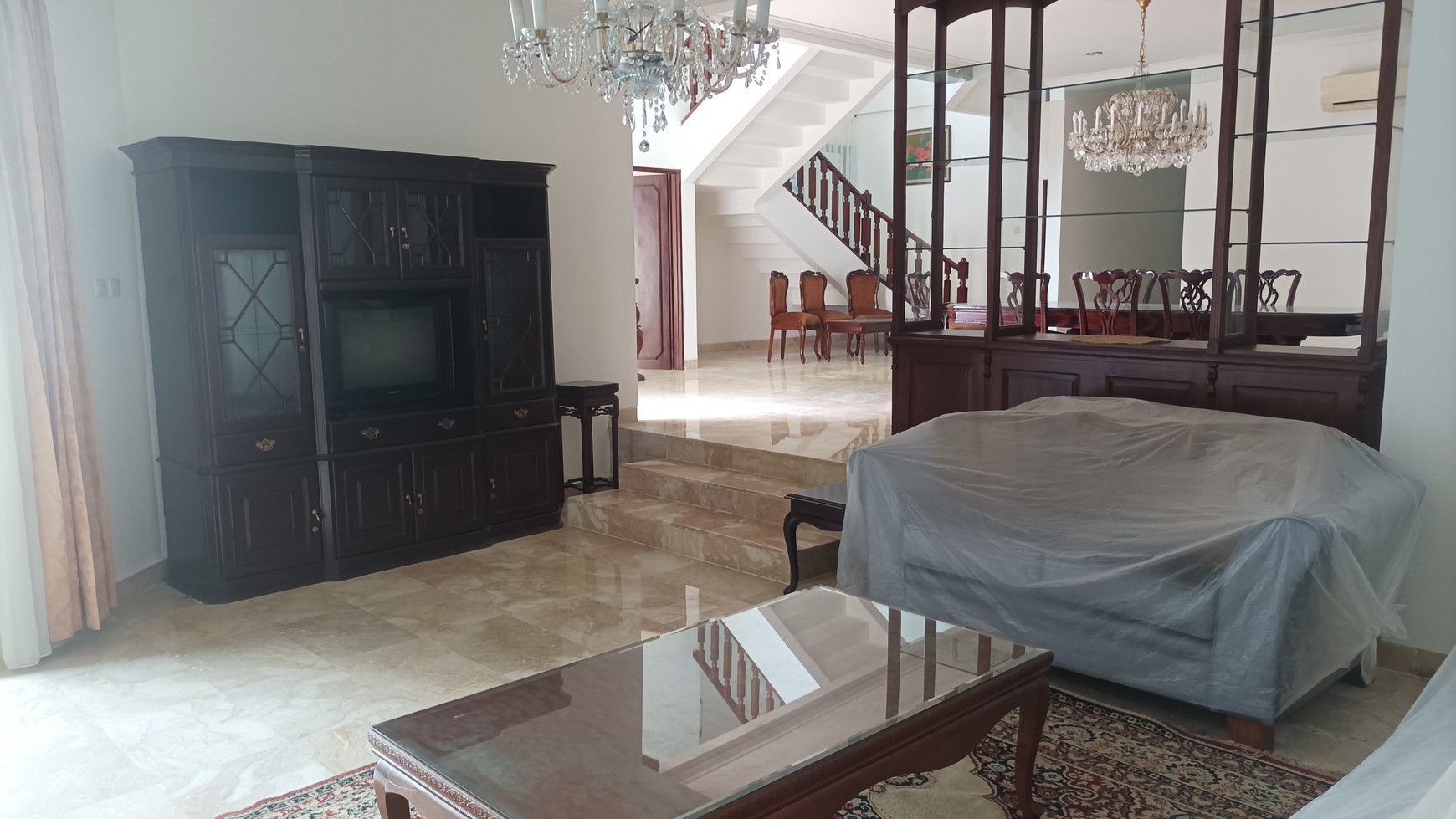 Rumah asri disewakan / dijual di Kuningan, jakarta selatan