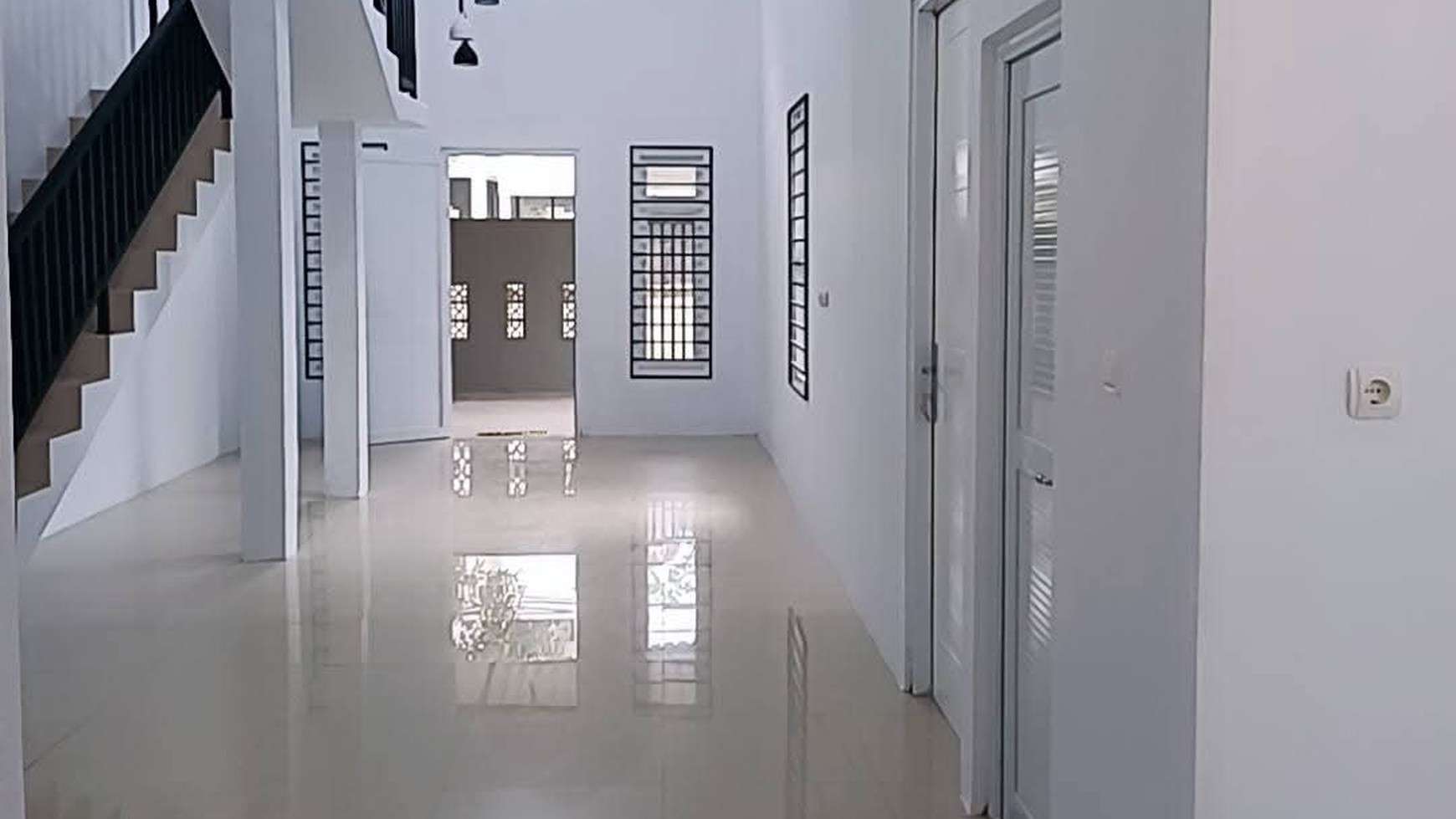 Rumah 2 Lantai Posisi HOOK Siap Huni dengan Hunian Nyaman dan Asri @Ciputat
