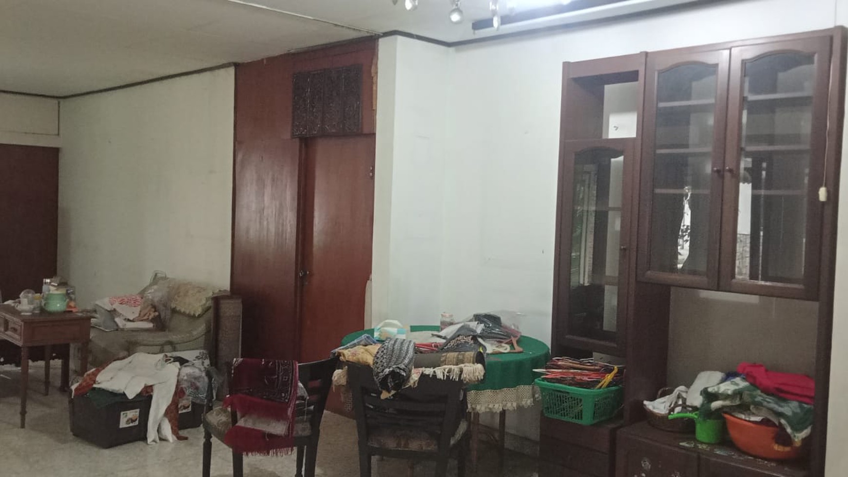 Disewakan Rumah Dengan Lokasi Strategis @Kebayoran Lama