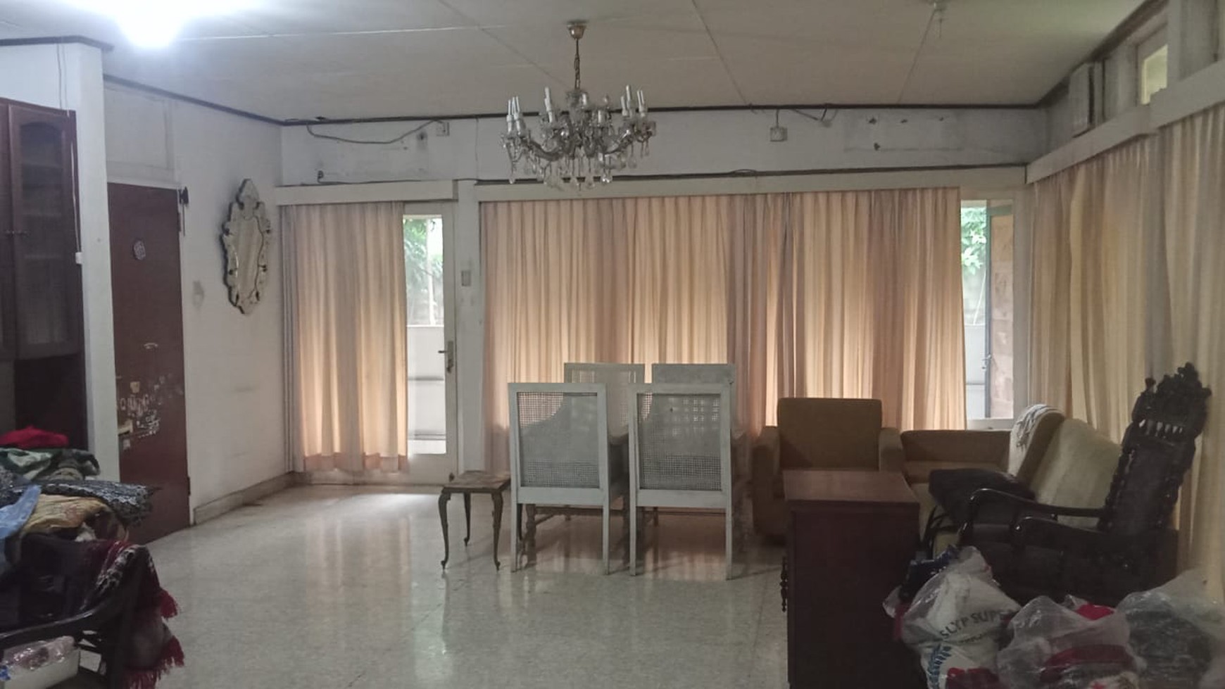 Disewakan Rumah Dengan Lokasi Strategis @Kebayoran Lama