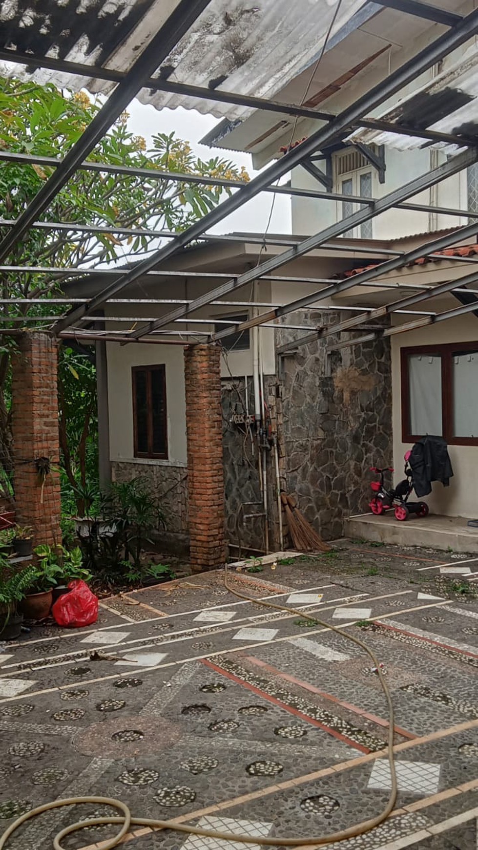 Disewakan Rumah Dengan Lokasi Strategis @Kebayoran Lama