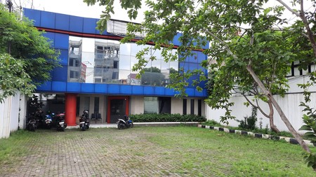 Dijual kantor Lokasi Strategis di Jalan Raya Jatiwaringin