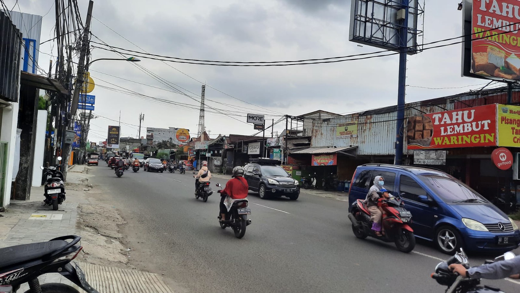 Dijual kantor Lokasi Strategis di Jalan Raya Jatiwaringin