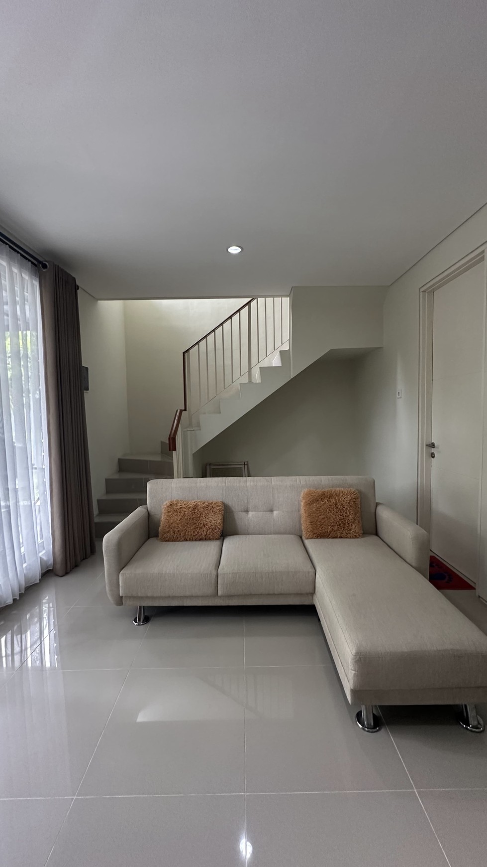 Rumah Citraland 1M-an Furnished Full Renov Surabaya