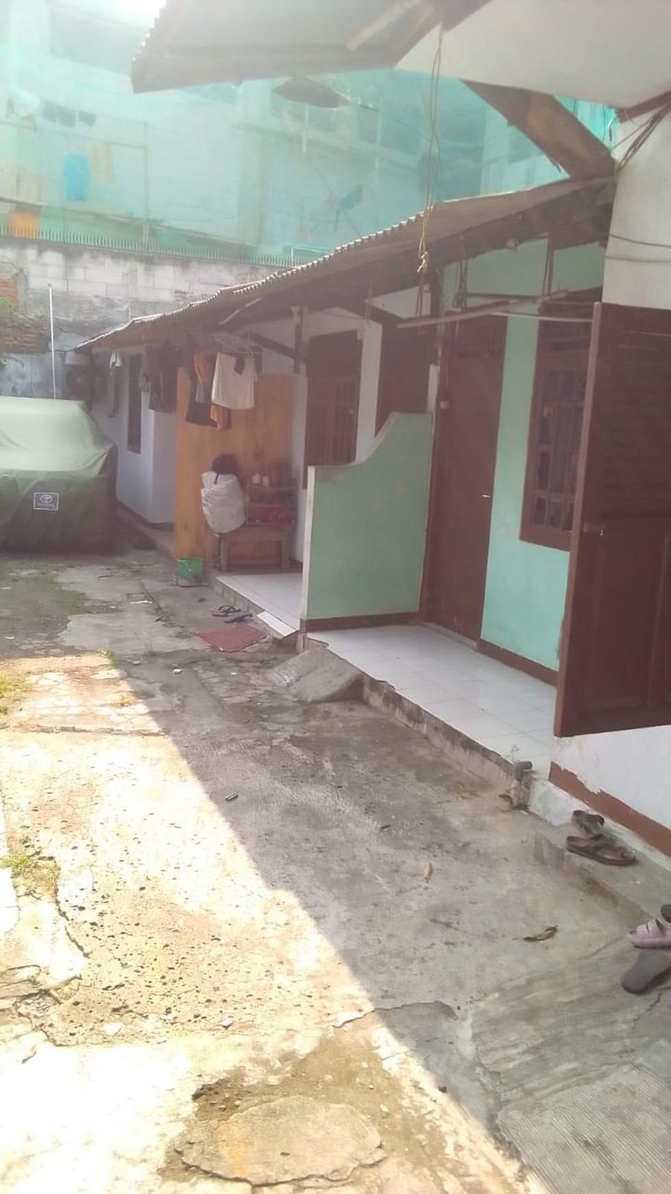 Di Jual Tanah sekaligus Rumah Siap Huni dengan Hunian Nyaman dan Asri di Jakarta Barat