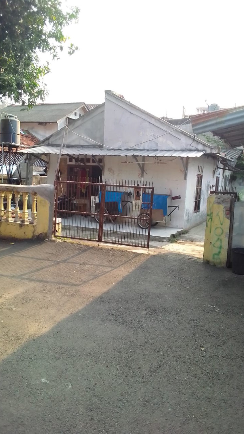 Di Jual Tanah sekaligus Rumah Siap Huni dengan Hunian Nyaman dan Asri di Jakarta Barat