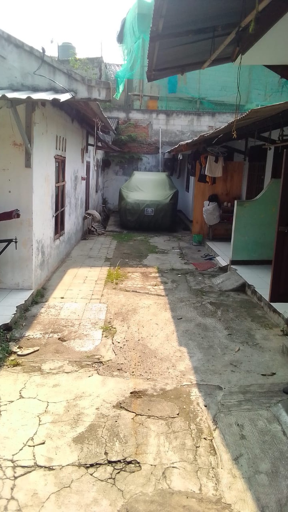 Di Jual Tanah sekaligus Rumah Siap Huni dengan Hunian Nyaman dan Asri di Jakarta Barat