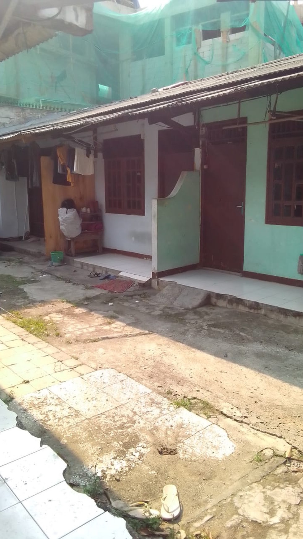Di Jual Tanah sekaligus Rumah Siap Huni dengan Hunian Nyaman dan Asri di Jakarta Barat