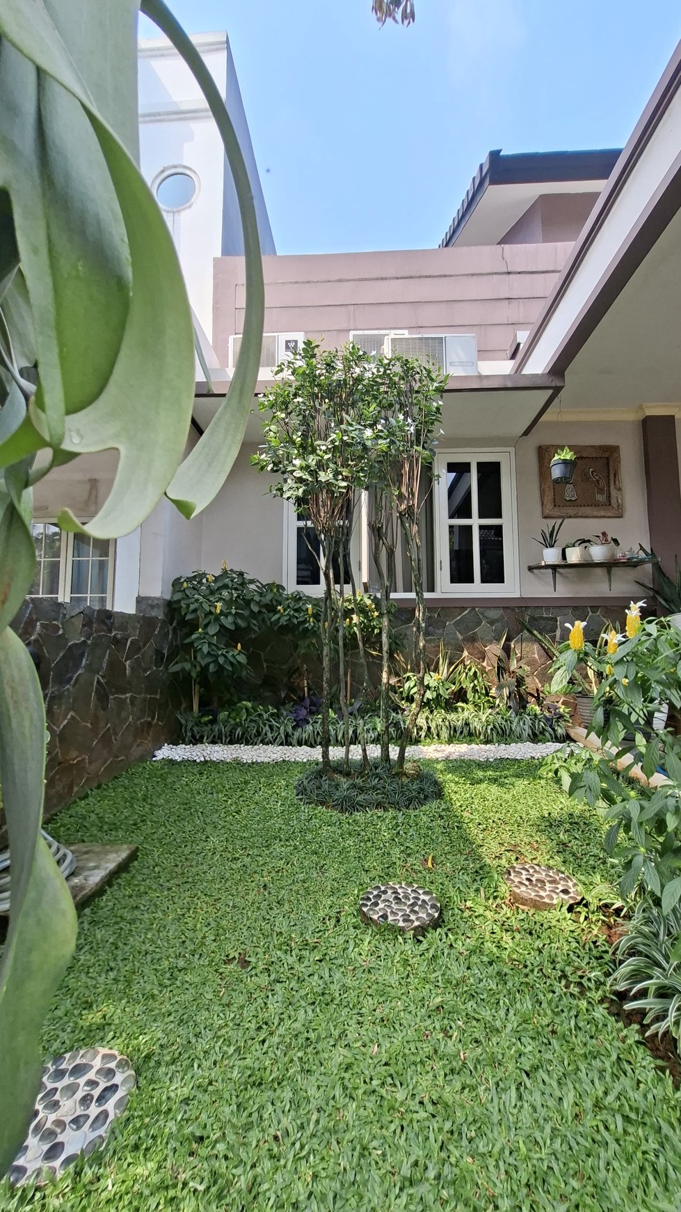 Rumah 1½ Lantai Siap Huni dengan Hunian Nyaman dan Asri di @Graha Raya