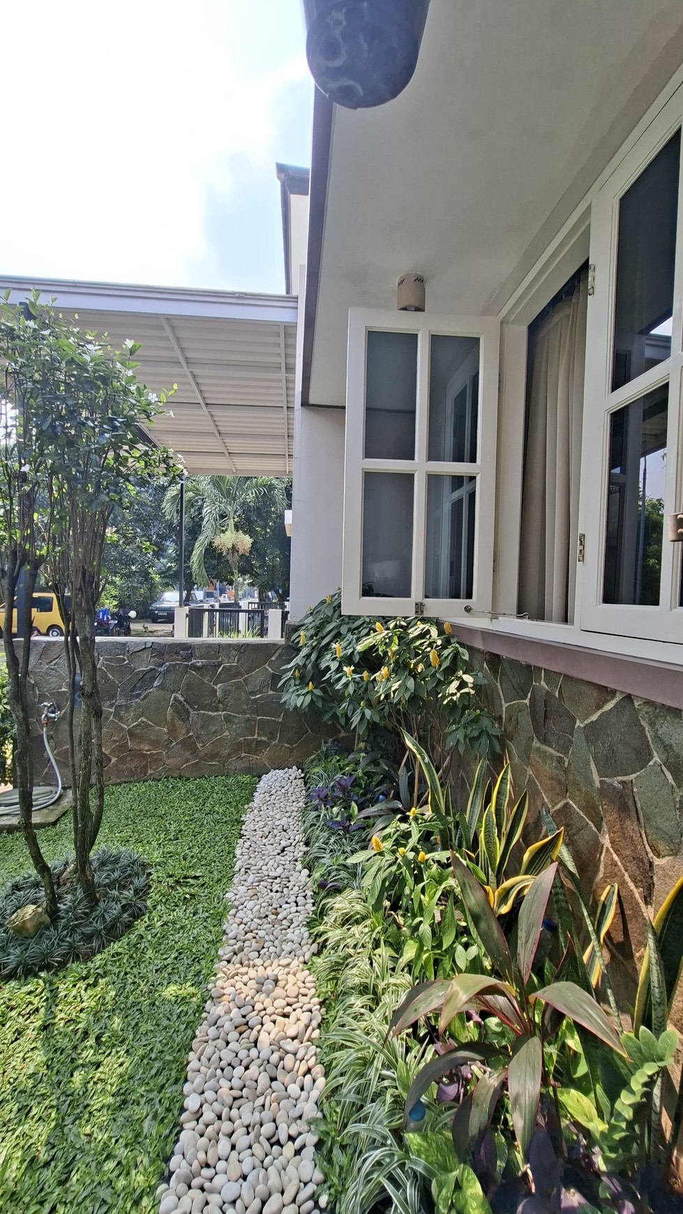 Rumah 1½ Lantai Siap Huni dengan Hunian Nyaman dan Asri di @Graha Raya