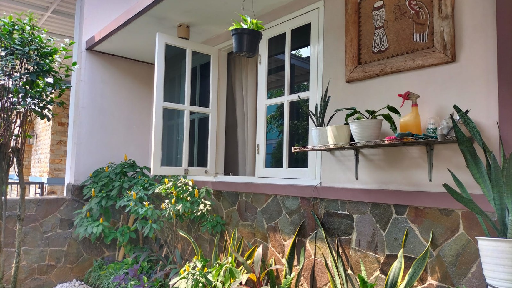Rumah 1½ Lantai Siap Huni dengan Hunian Nyaman dan Asri di @Graha Raya