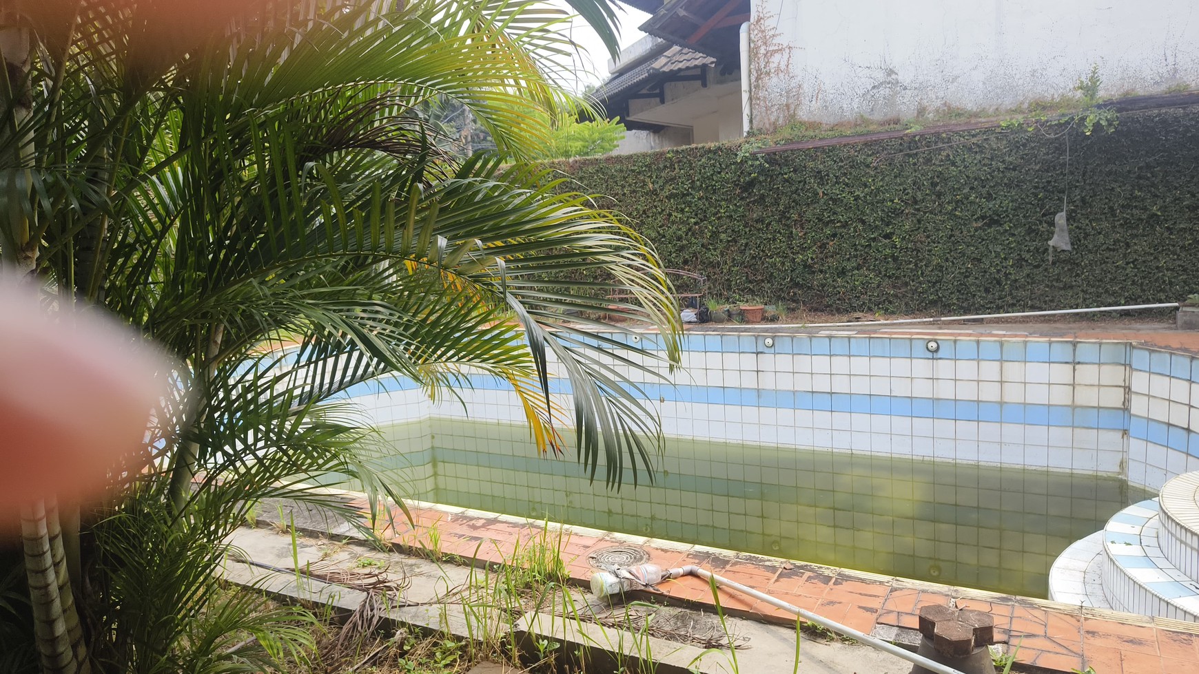 Dijual Rumah dihitung tanah di Pondok Labu, lokasi Stategis