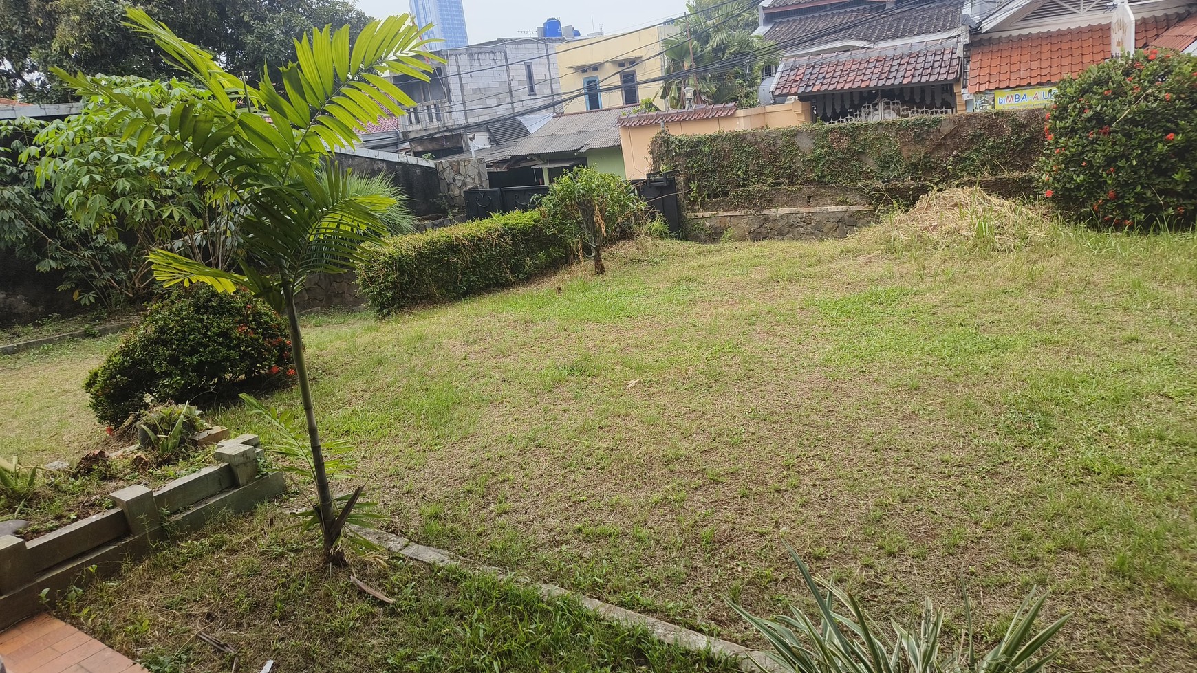 Dijual Rumah dihitung tanah di Pondok Labu, lokasi Stategis