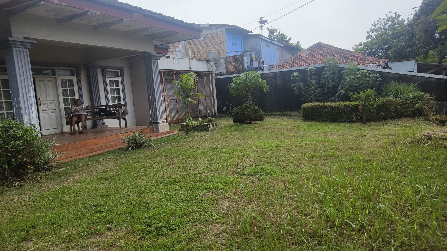 Dijual Rumah dihitung tanah di Pondok Labu, lokasi Stategis