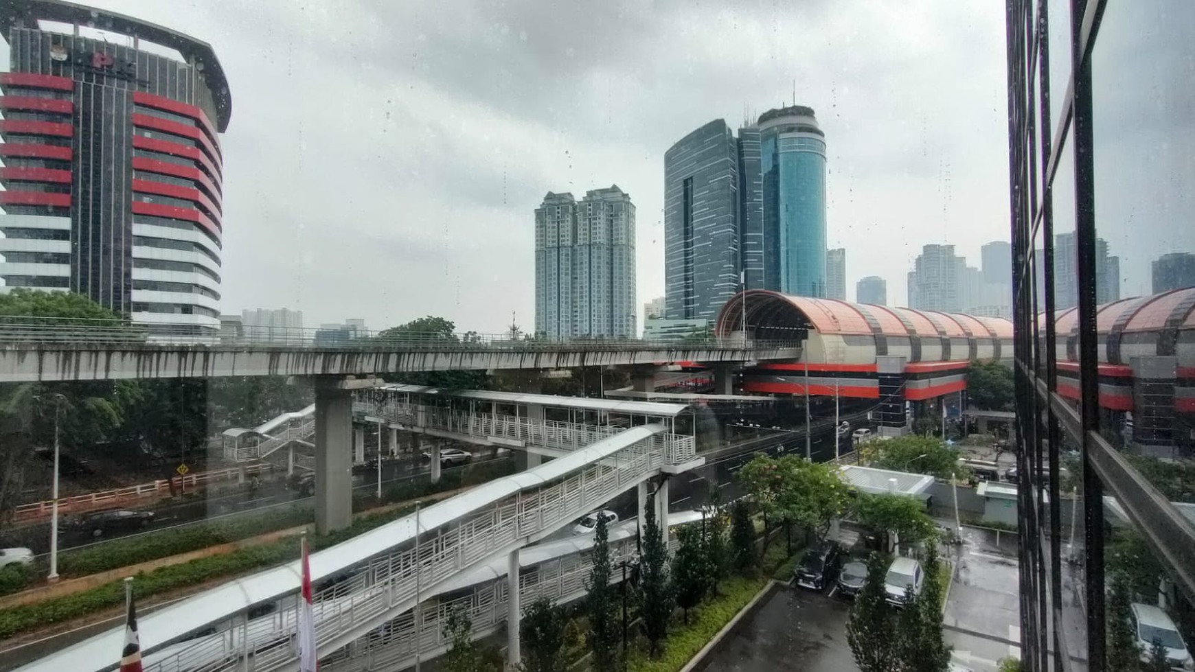 Kantor Atrium Mulia Kuningan, luas 200 m2, furnished, ready to occupied, selangkah menuju LRT Setiabudi, askes alternatif Bebas Ganjil-Genap