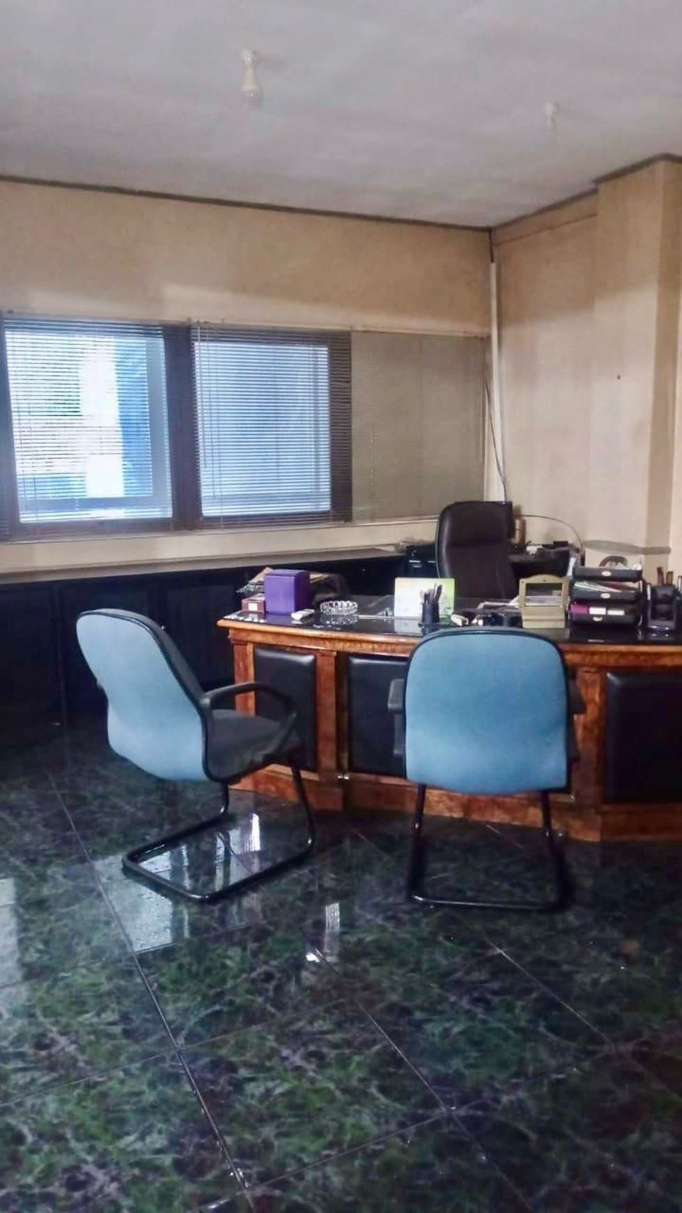 Ruko Gandeng Harmoni Jakpus 9 m x 16 m, di dalam kompleks Harmoni Plaza , Harga di Bawah NJOP, deket Halte Harmoni