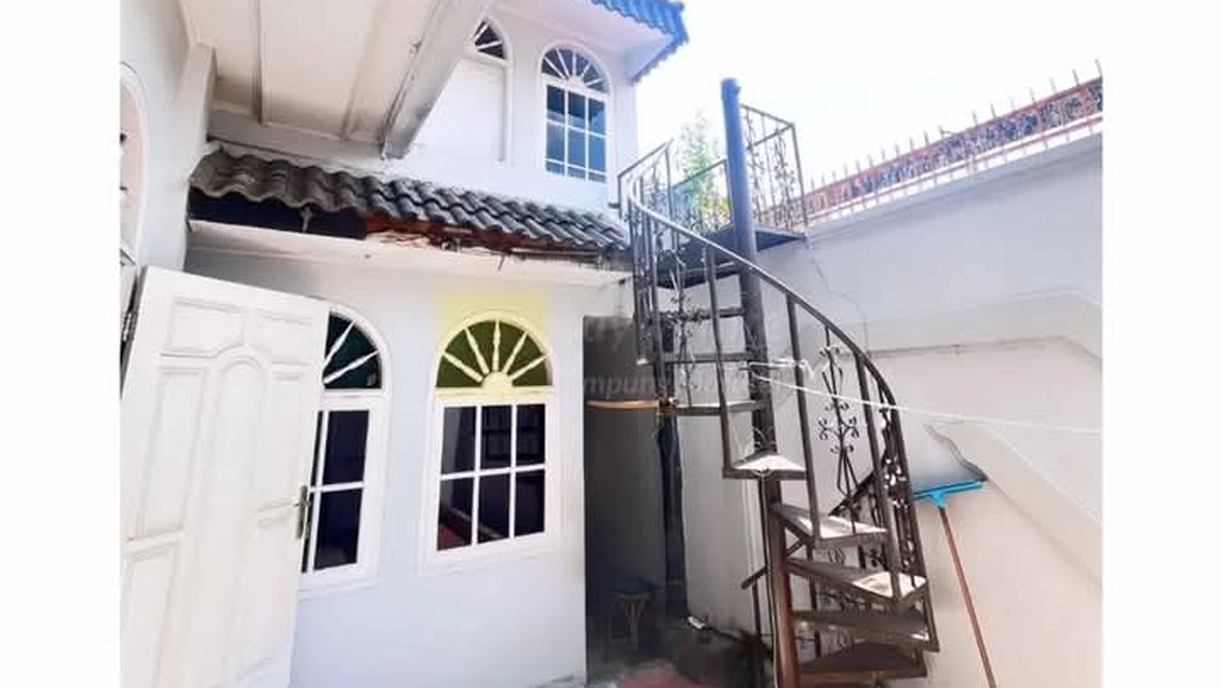 Dijual rumah di teluk betung