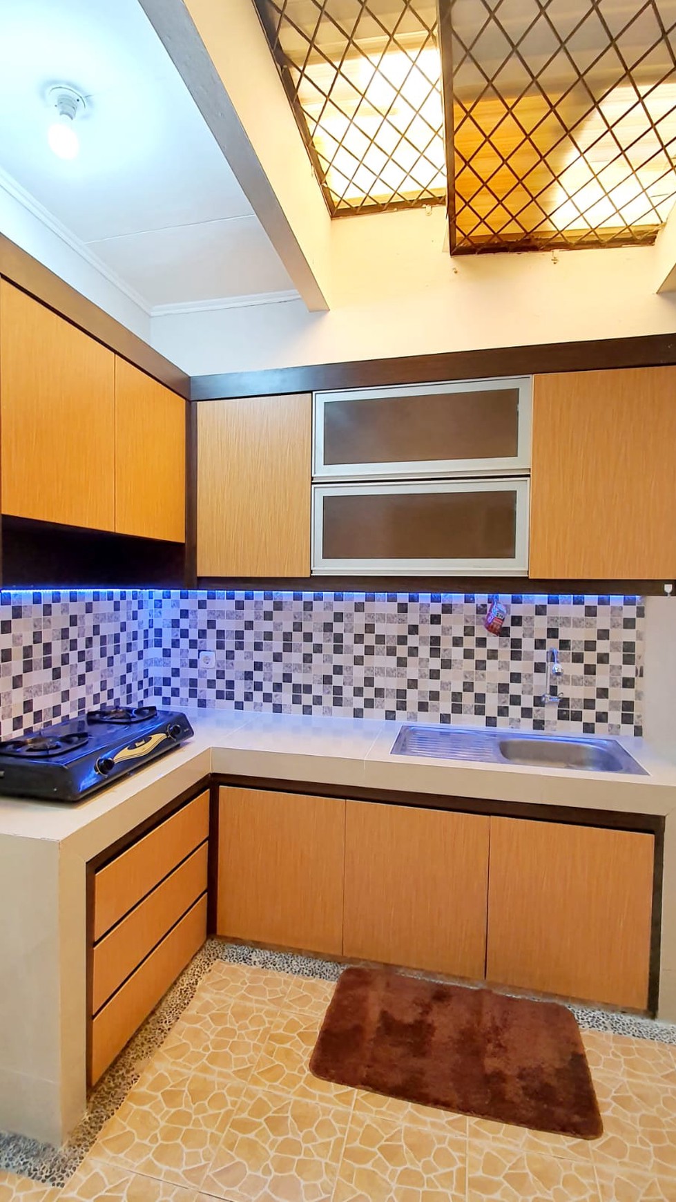 Disewakan murah townhouse di Taman Paris 1 - Lippo Karawaci Tangerang