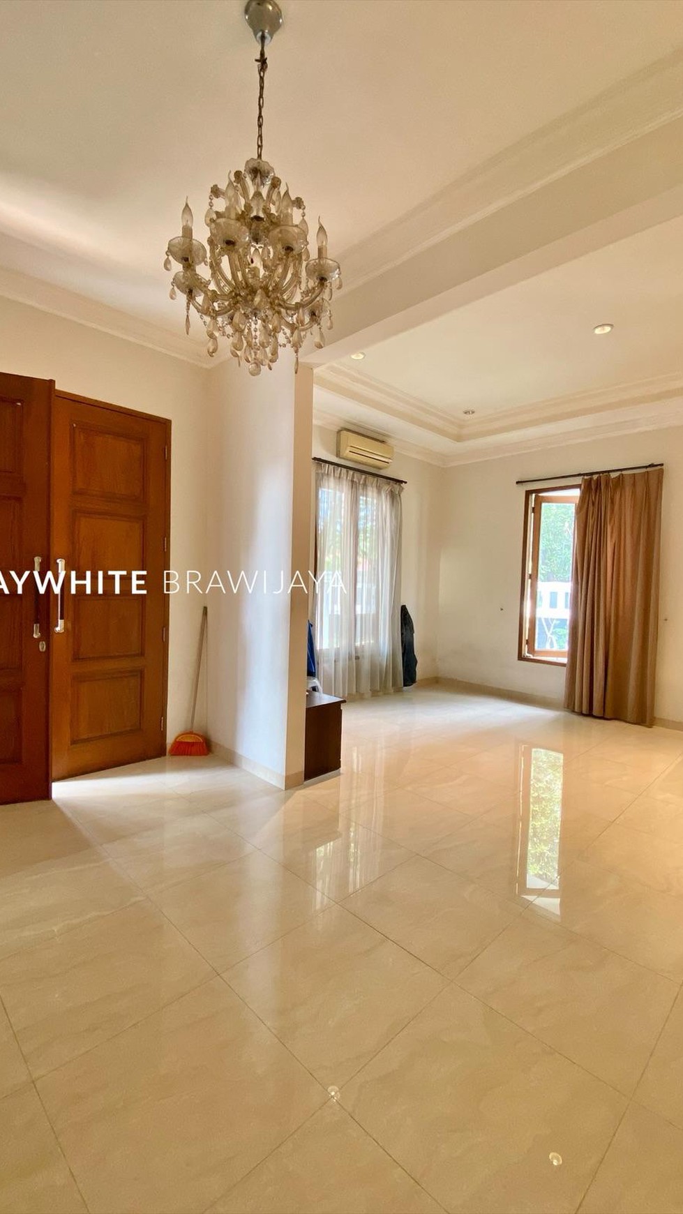 Rumah dalam Kompleks Elite Area Taman Patra Kuningan