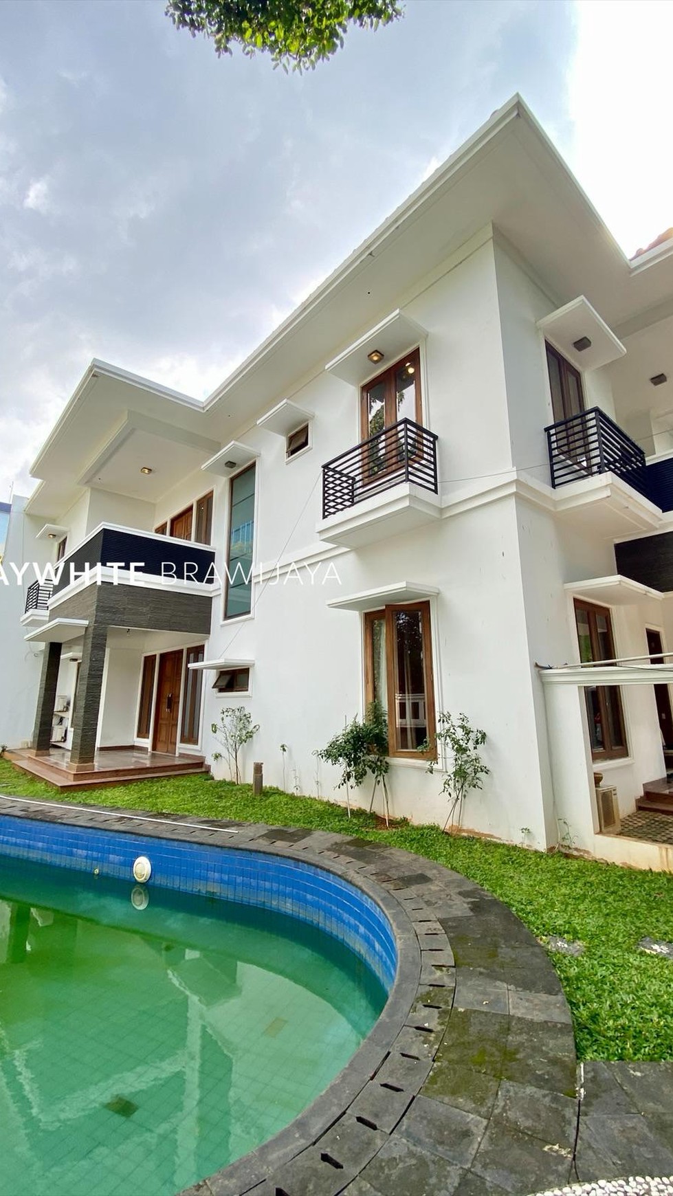 Rumah dalam Kompleks Elite Area Taman Patra Kuningan