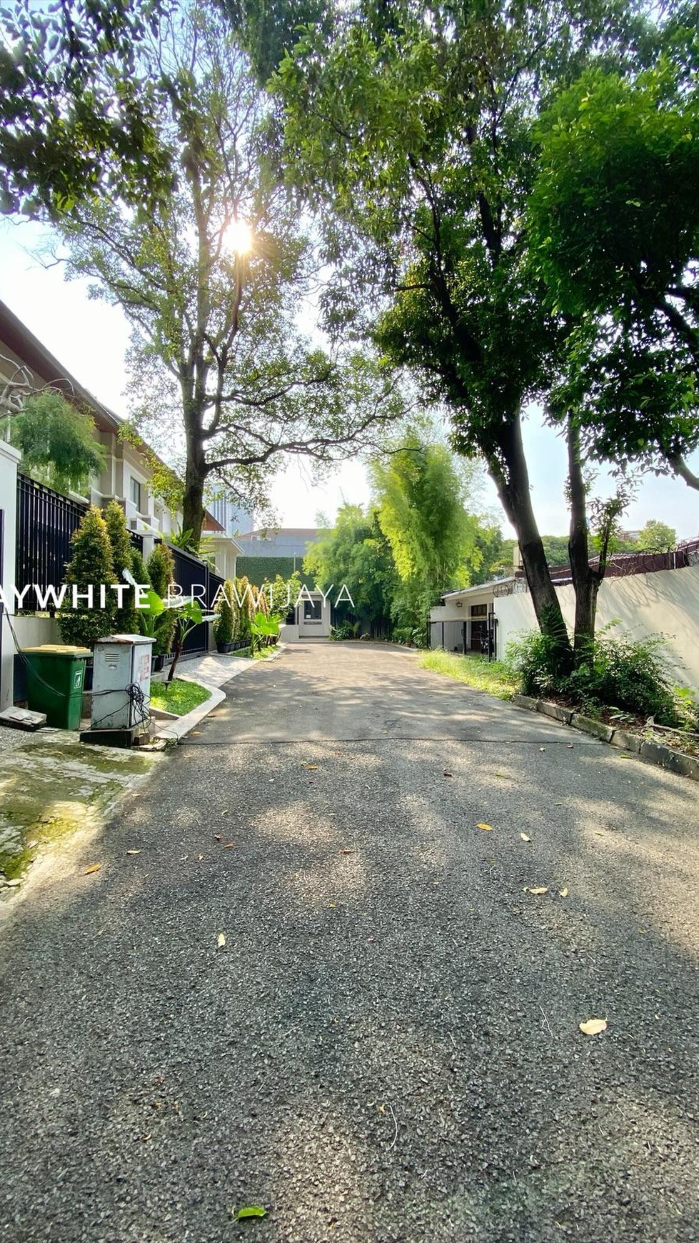 Rumah dalam Kompleks Elite Area Taman Patra Kuningan
