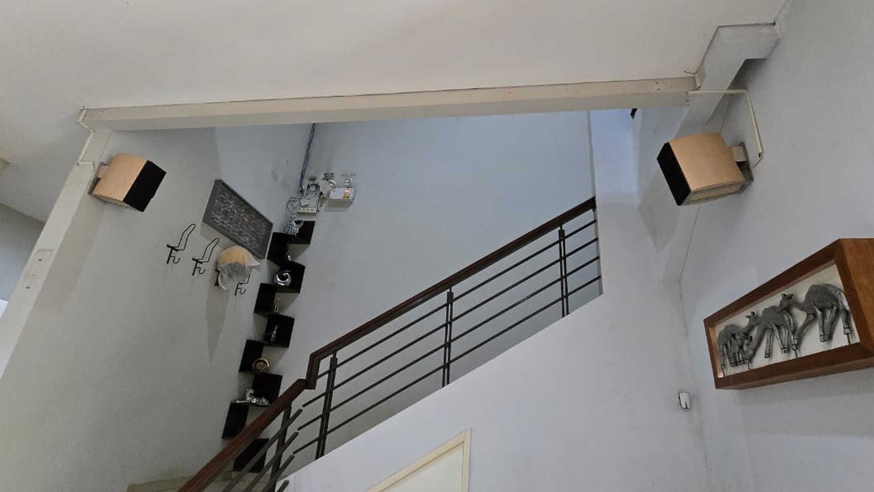 Rumah Bagus 2 Lantai di Setraduta Bandung Utara