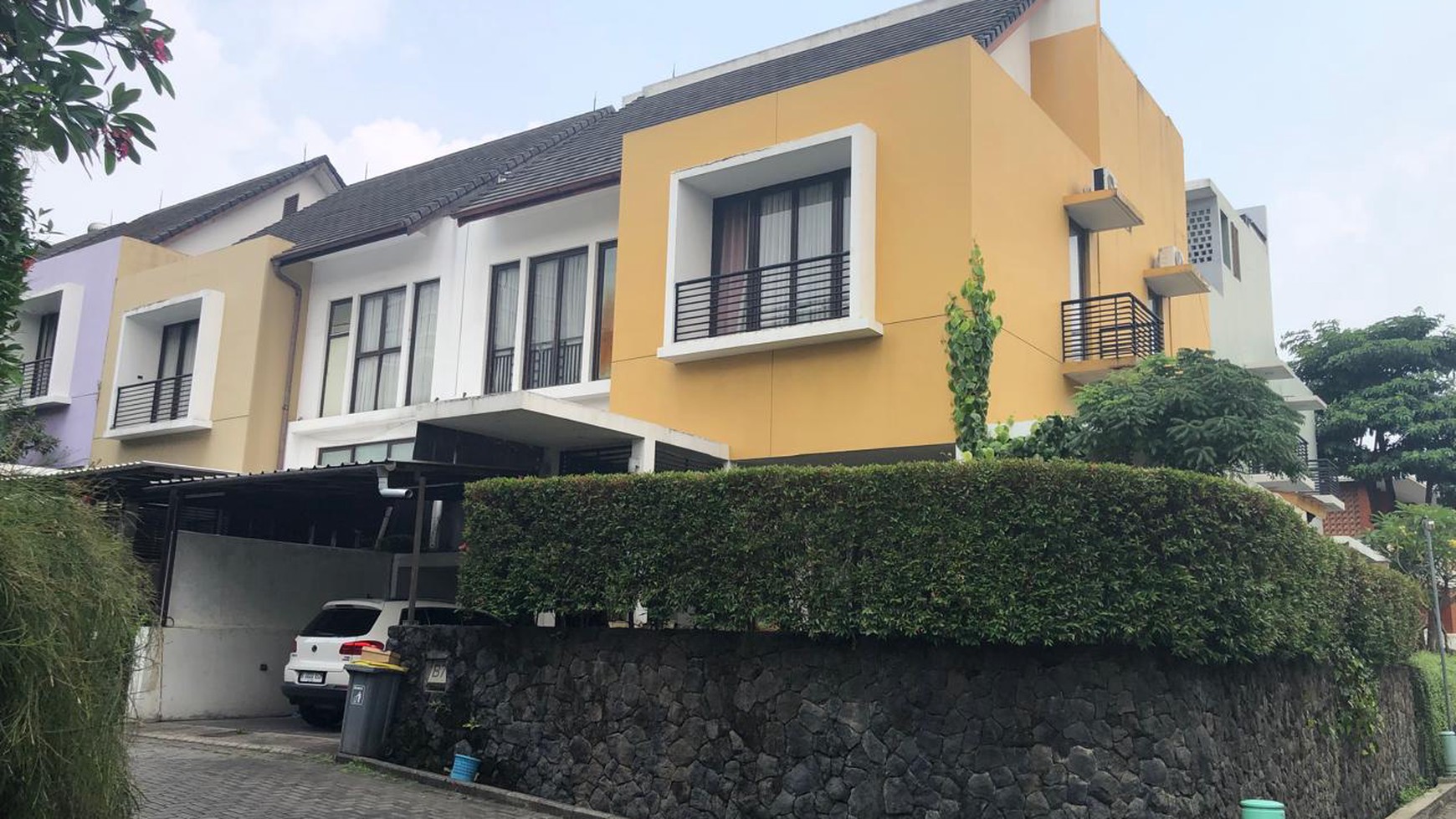 Rumah Eksklusif dengan Akses Kolam Renang di Teras Bintaro! Harga NEGO!