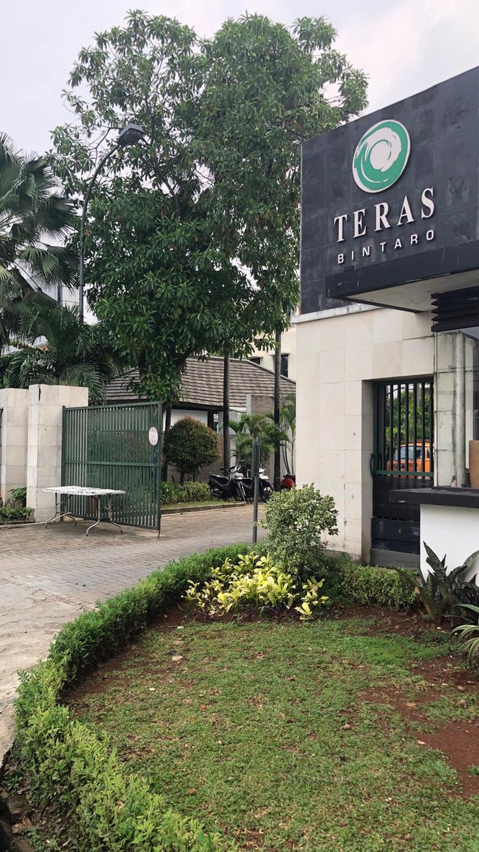 Rumah Eksklusif dengan Akses Kolam Renang di Teras Bintaro! Harga NEGO!