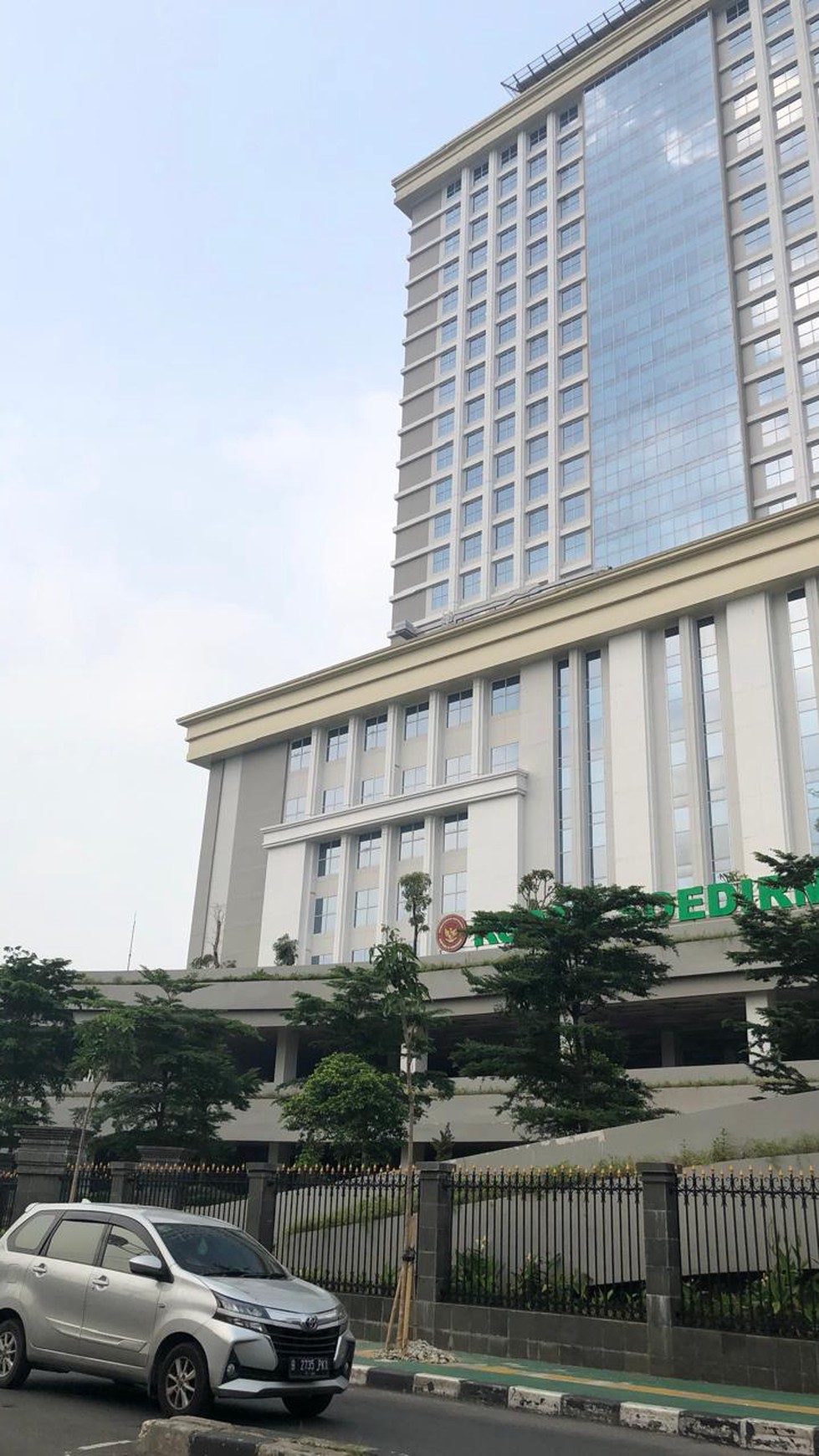 Rumah Eksklusif dengan Akses Kolam Renang di Teras Bintaro! Harga NEGO!