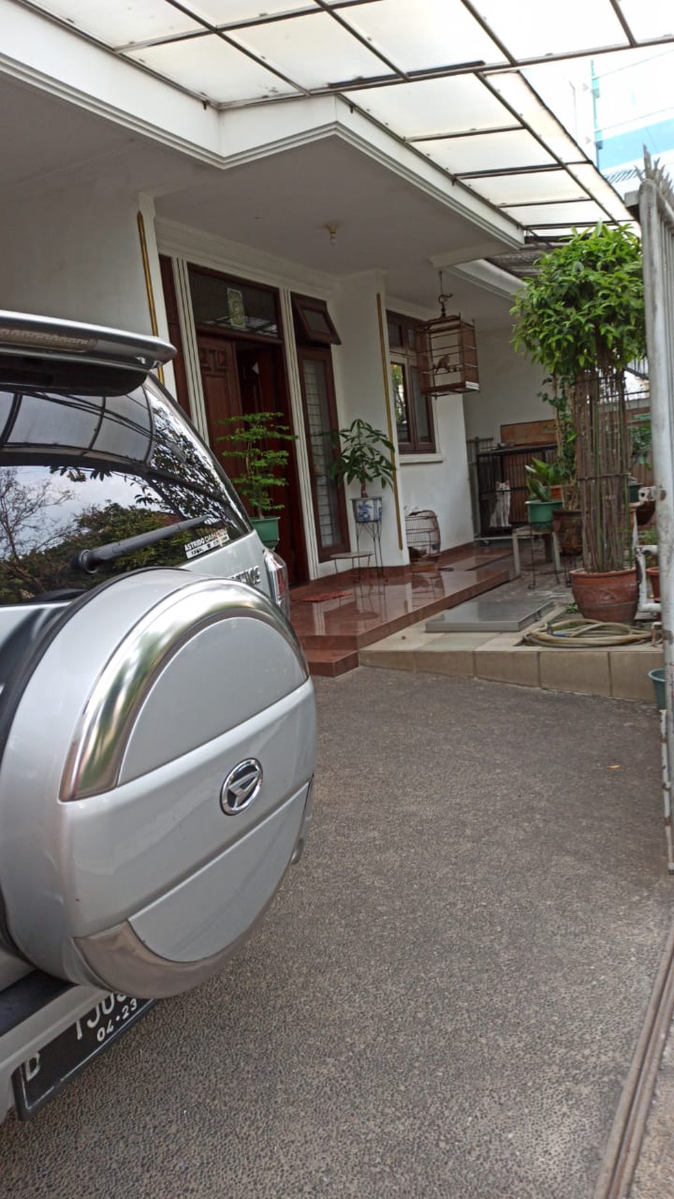 Rumah Mewah dan Luas di Taman Aries! Siap Huni dengan Material Premium!
