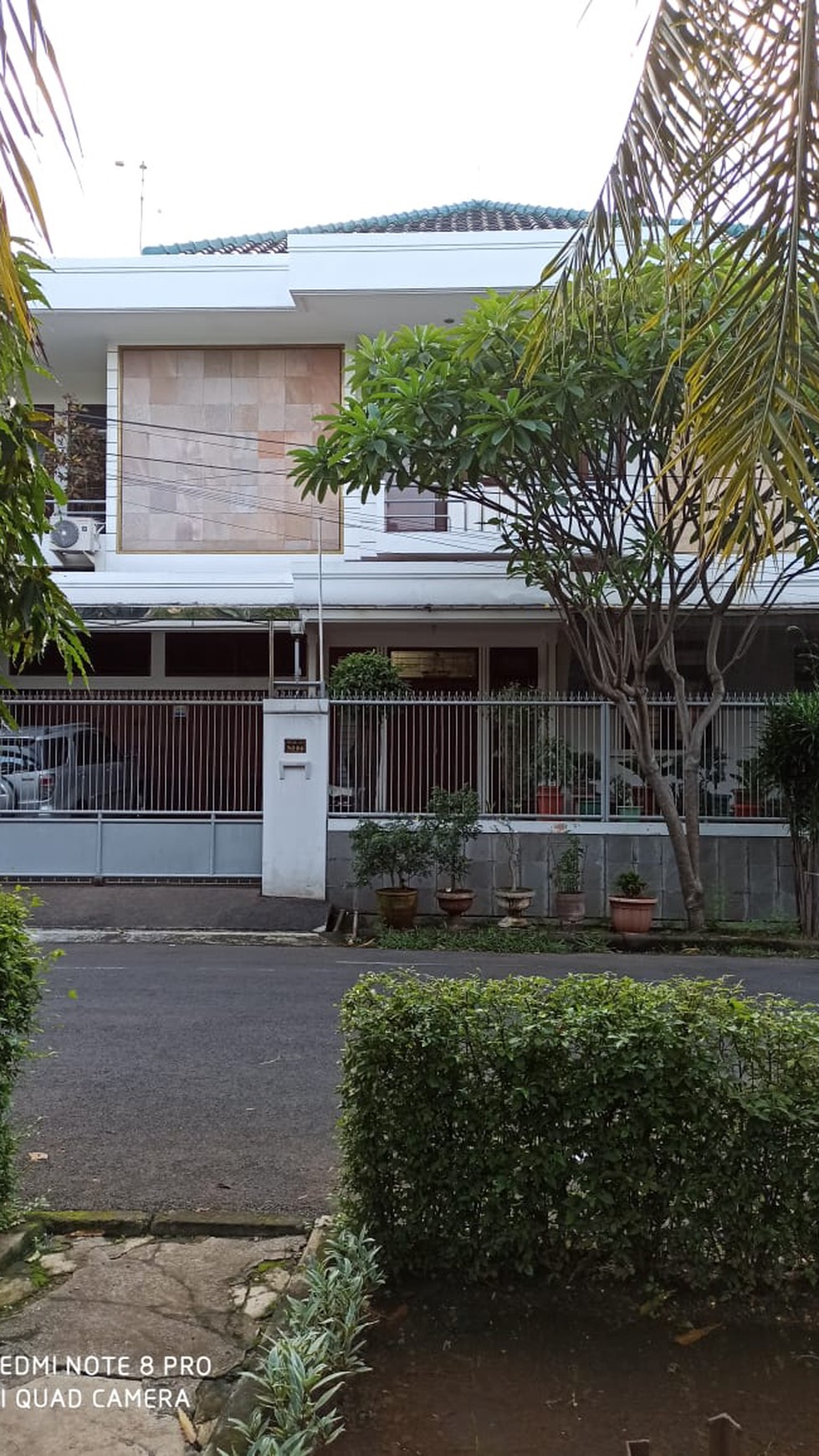 Rumah Mewah dan Luas di Taman Aries! Siap Huni dengan Material Premium!