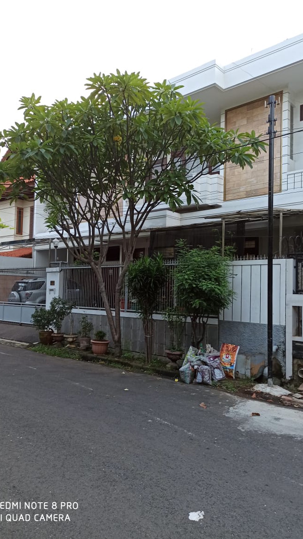 Rumah Mewah dan Luas di Taman Aries! Siap Huni dengan Material Premium!