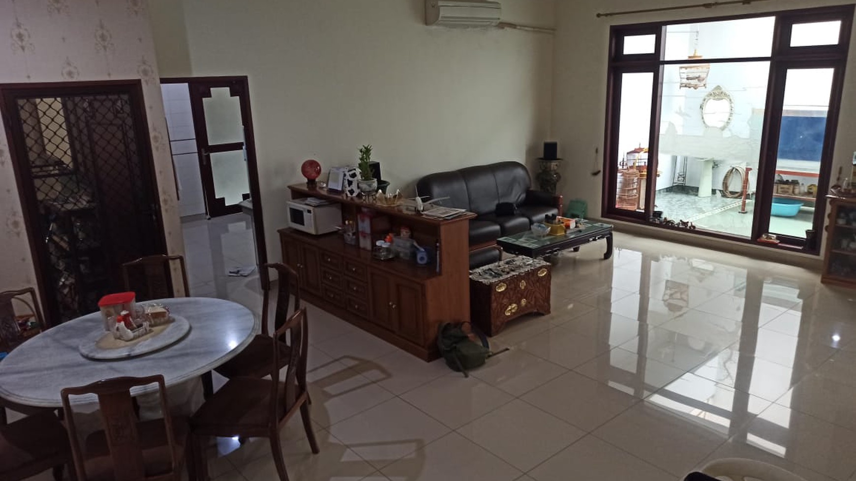Rumah Mewah dan Luas di Taman Aries! Siap Huni dengan Material Premium!