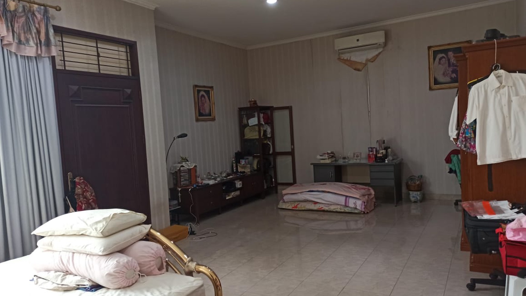Rumah Mewah dan Luas di Taman Aries! Siap Huni dengan Material Premium!