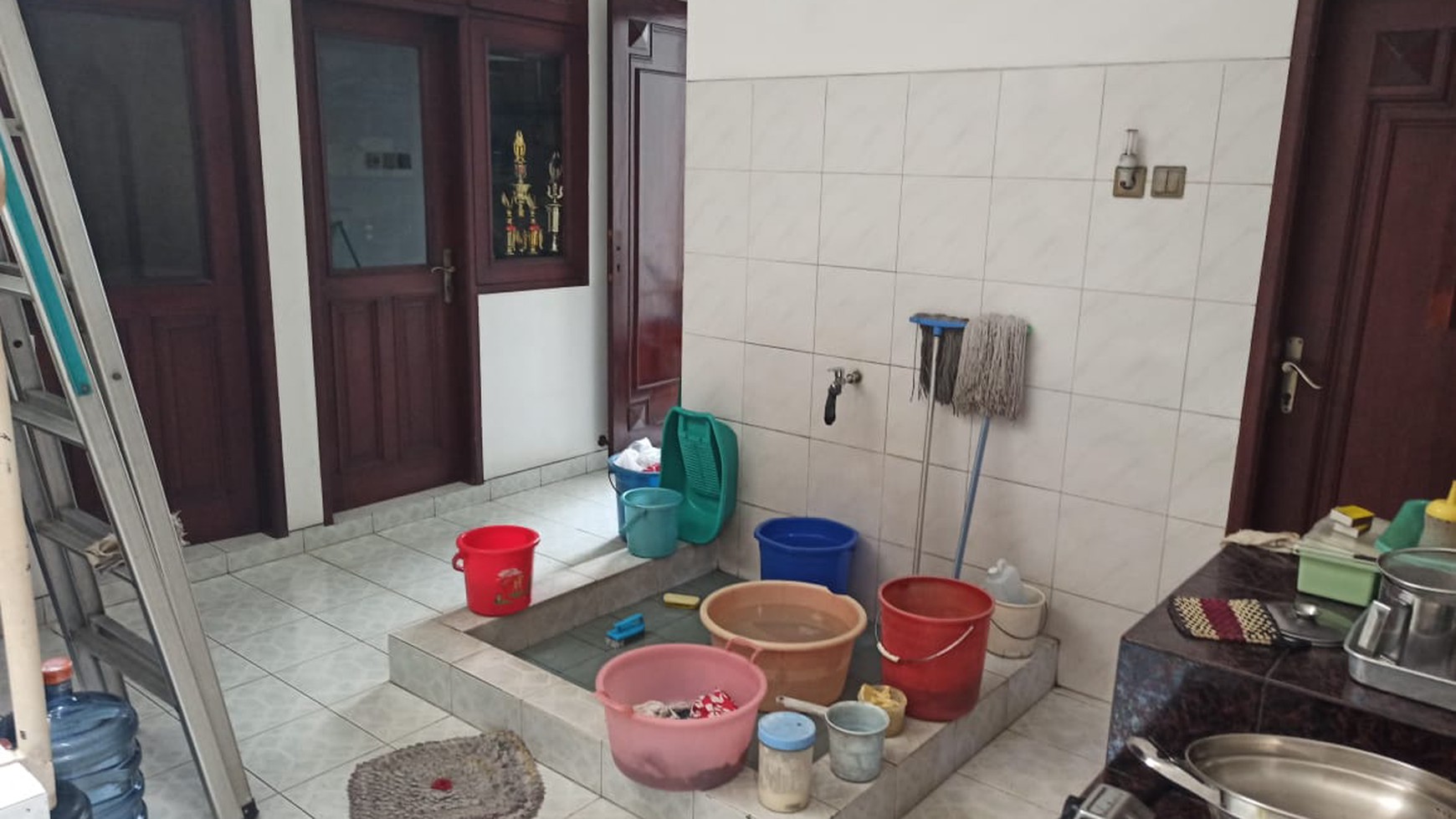 Rumah Mewah dan Luas di Taman Aries! Siap Huni dengan Material Premium!
