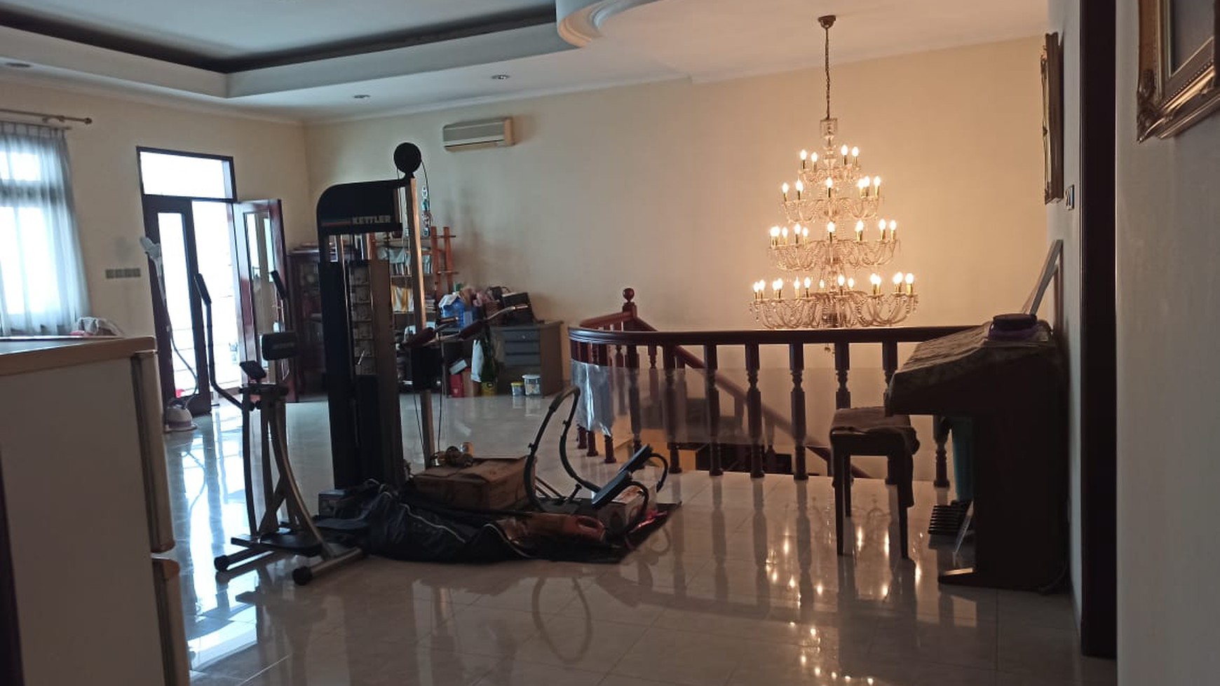 Rumah Mewah dan Luas di Taman Aries! Siap Huni dengan Material Premium!