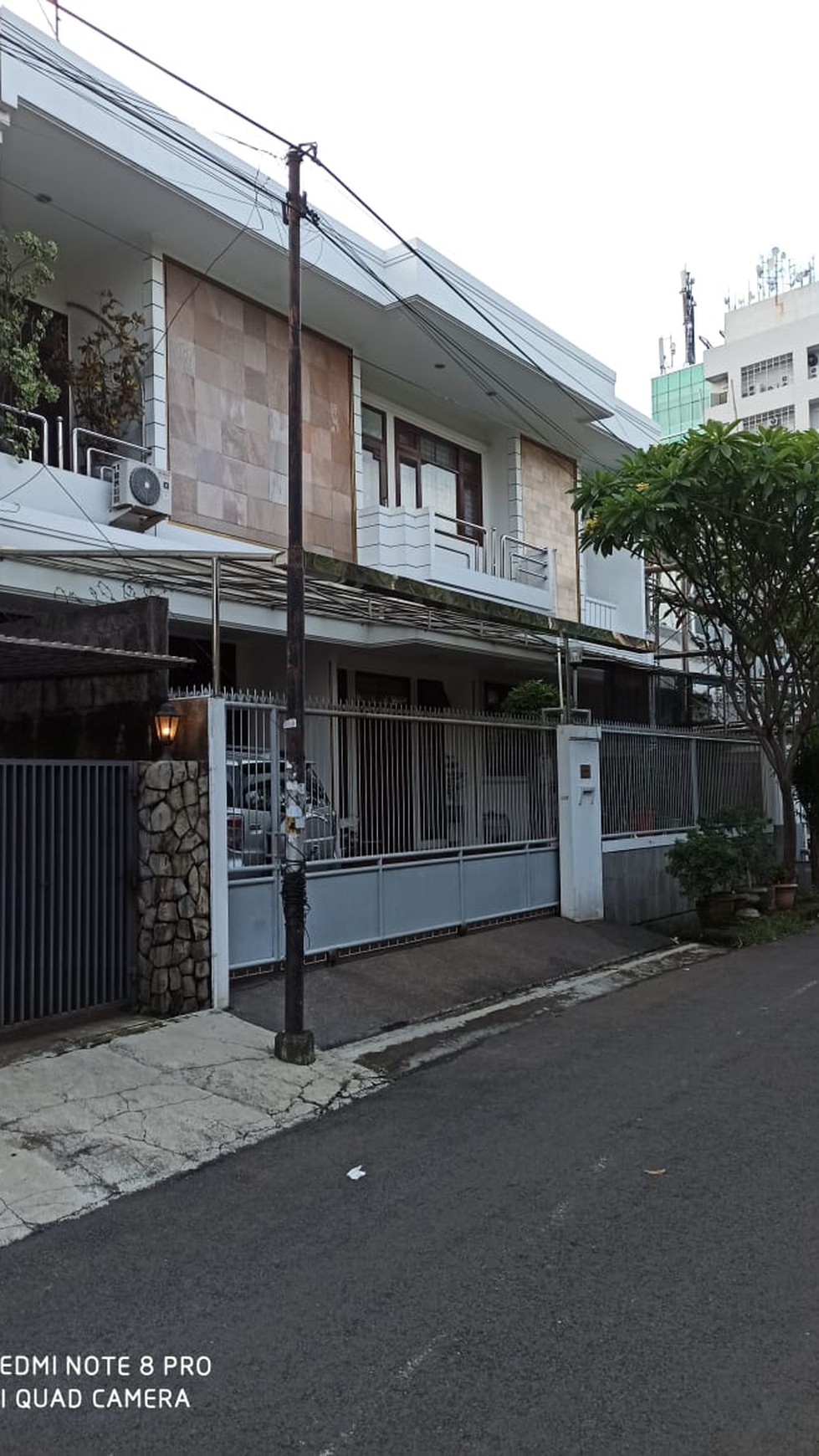 Rumah Mewah dan Luas di Taman Aries! Siap Huni dengan Material Premium!