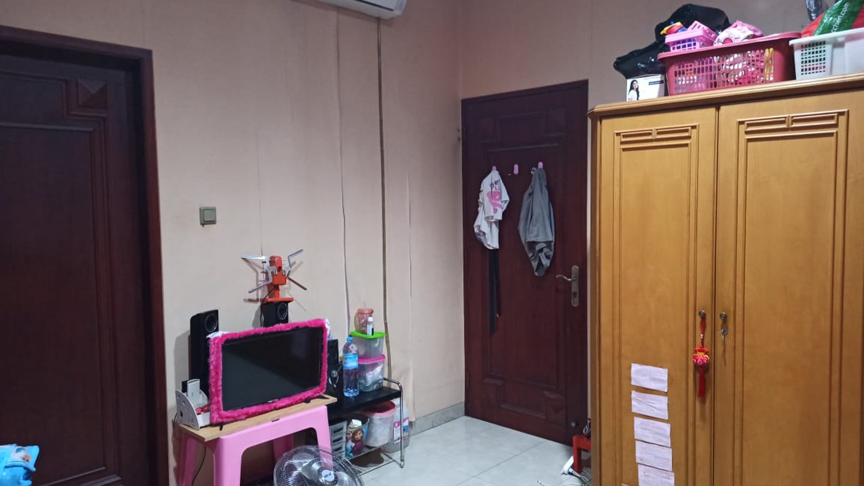 Rumah Mewah dan Luas di Taman Aries! Siap Huni dengan Material Premium!